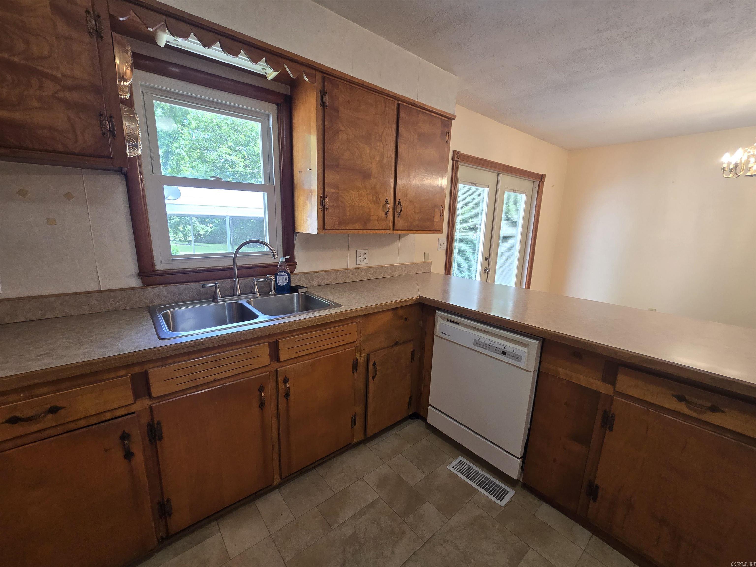 605 E 4th Street Property Photo 10