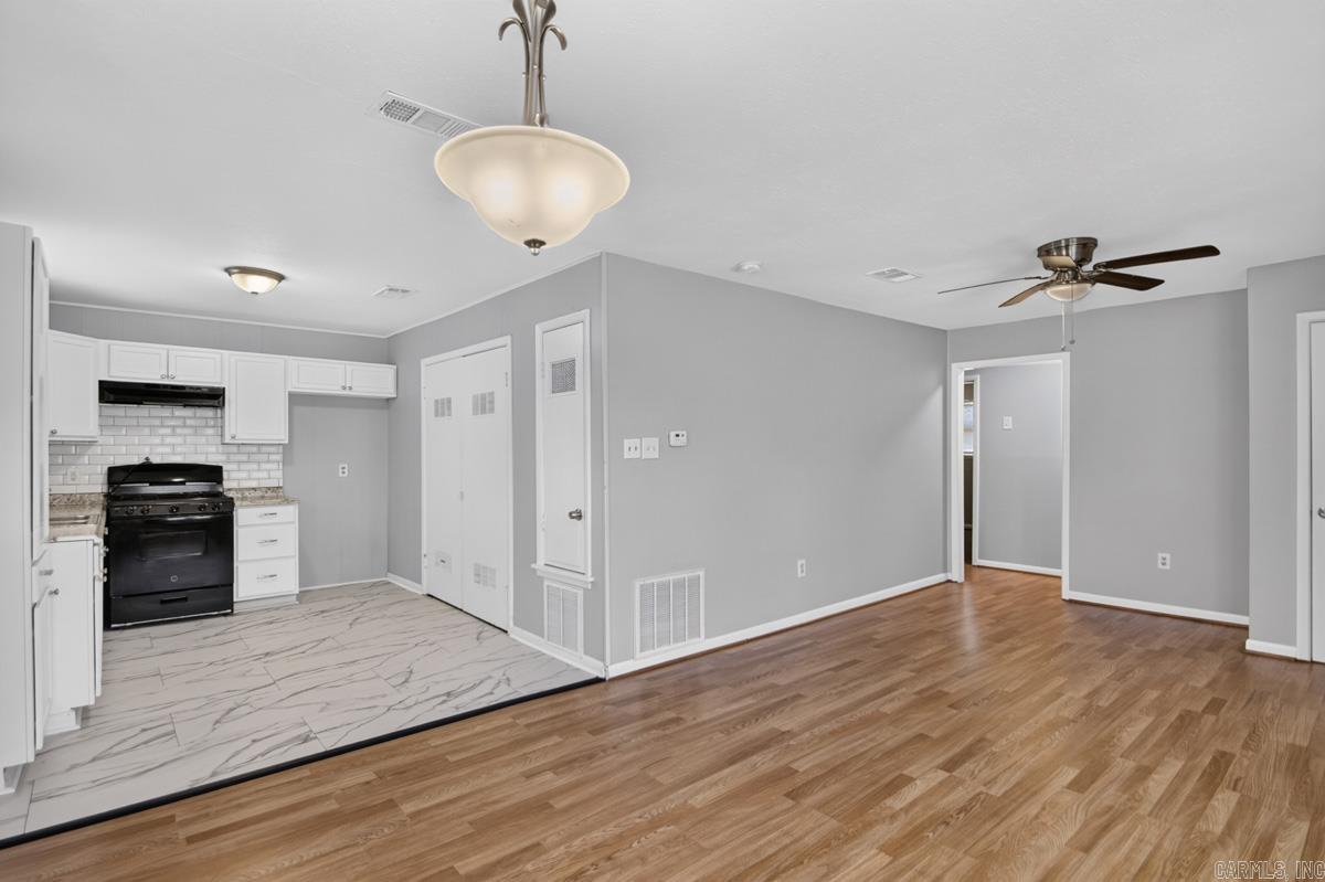 1004 E 11th Street Property Photo 5
