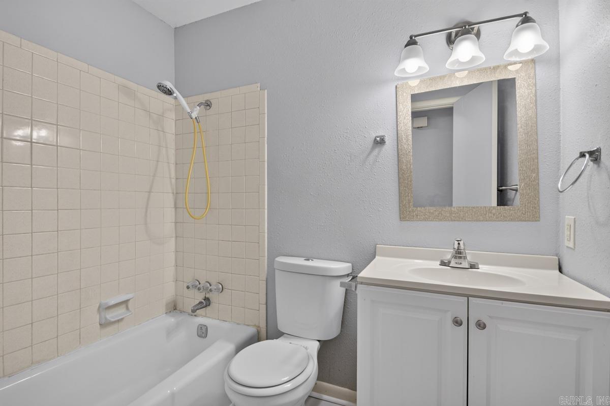 1004 E 11th Street Property Photo 13