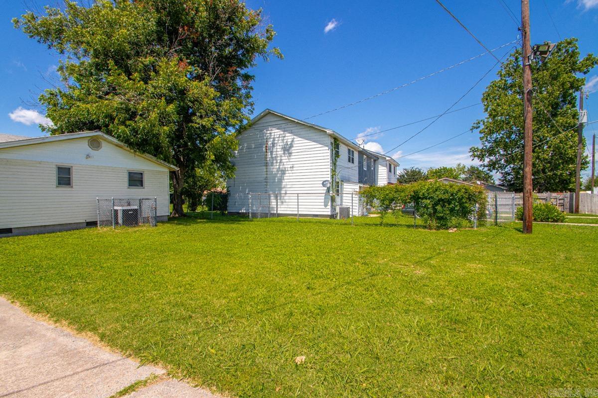 1004 E 11th Street Property Photo 22