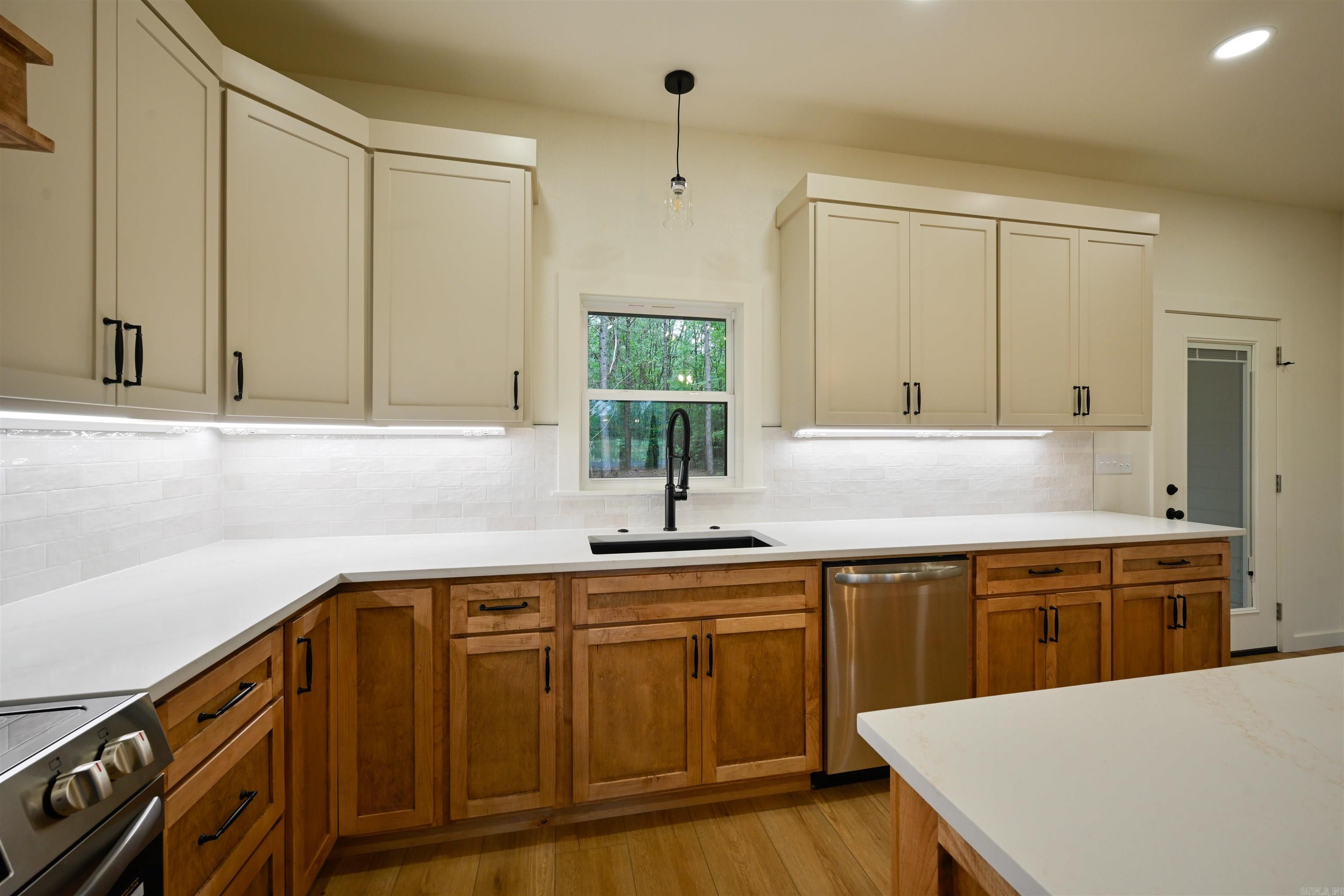 561 Lewis Creek Lane Property Photo 7