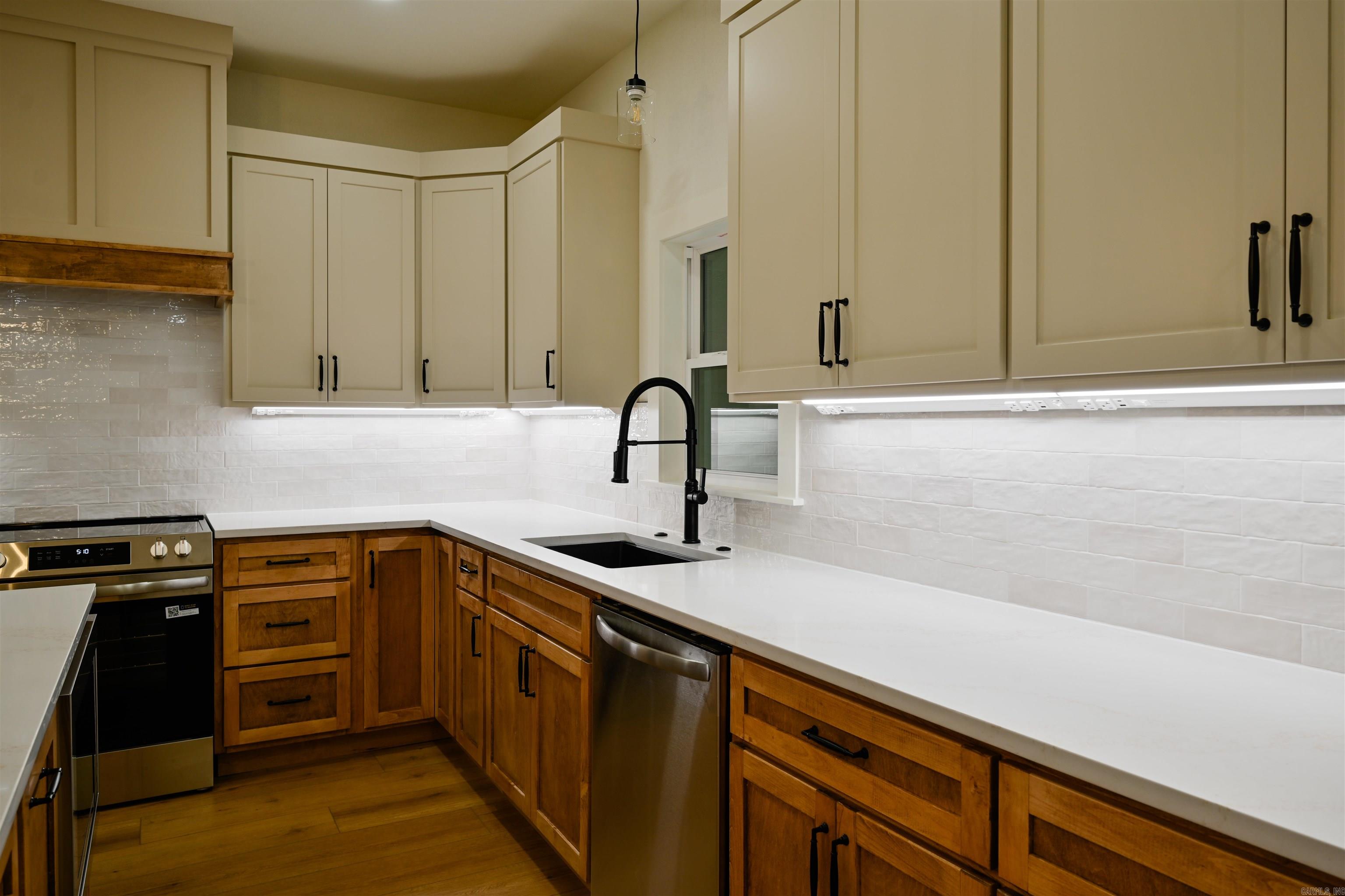561 Lewis Creek Lane Property Photo 8