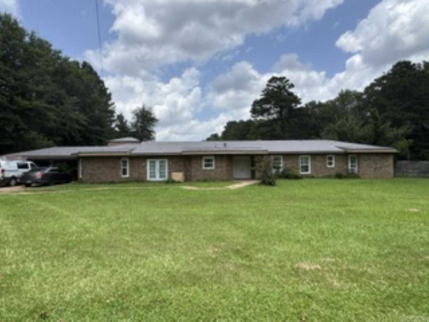 1240 Moses St Property Photo 1