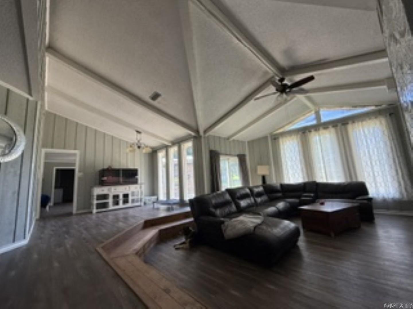 1240 Moses St Property Photo 3