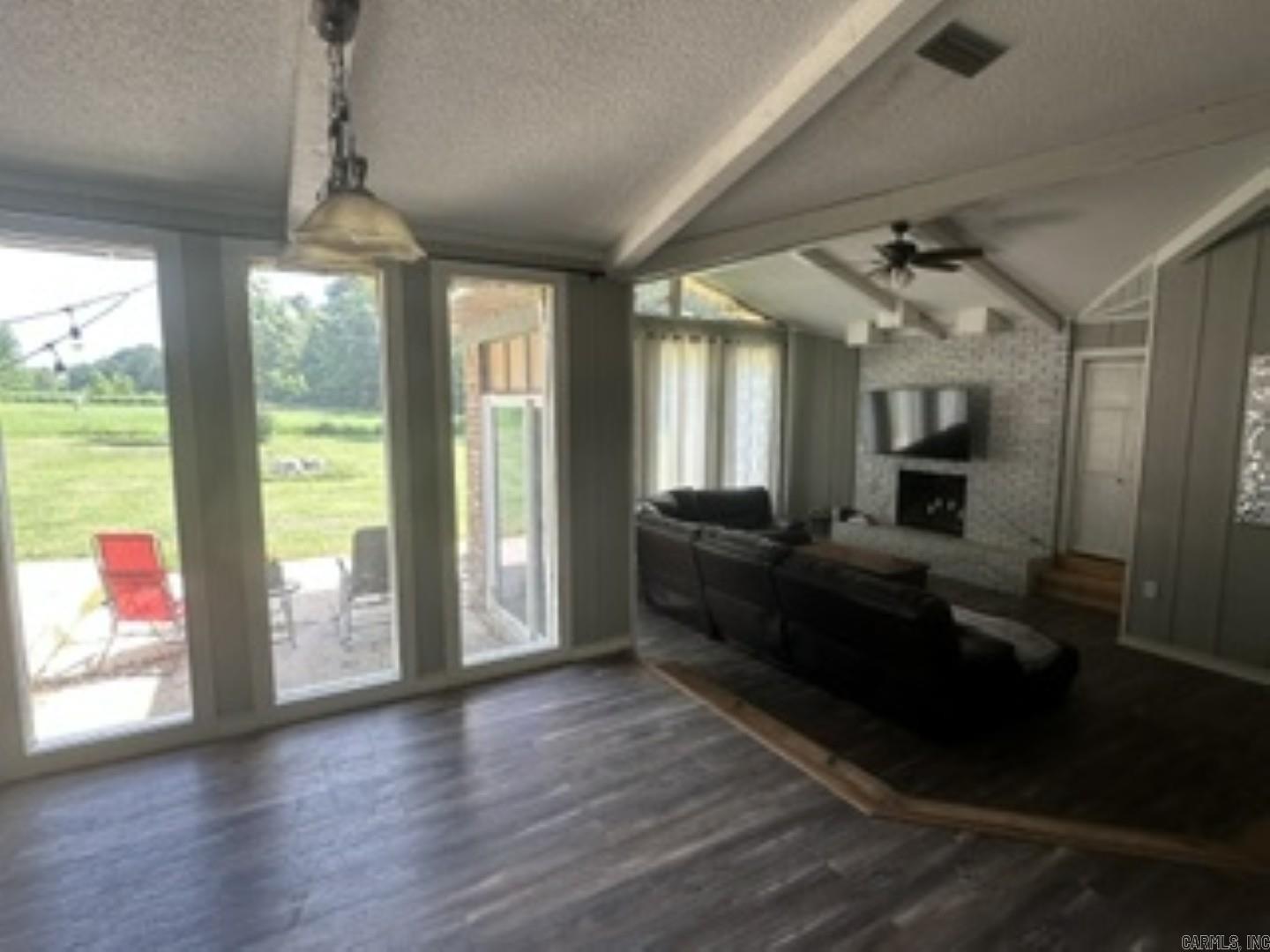 1240 Moses St Property Photo 5