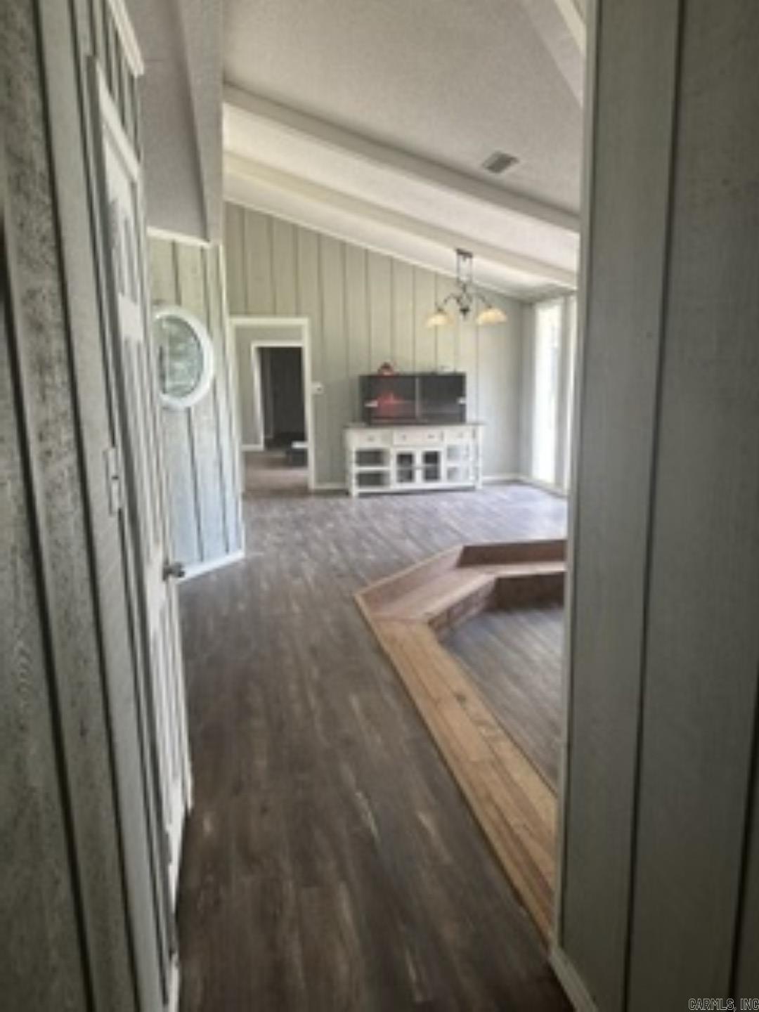 1240 Moses St Property Photo 8