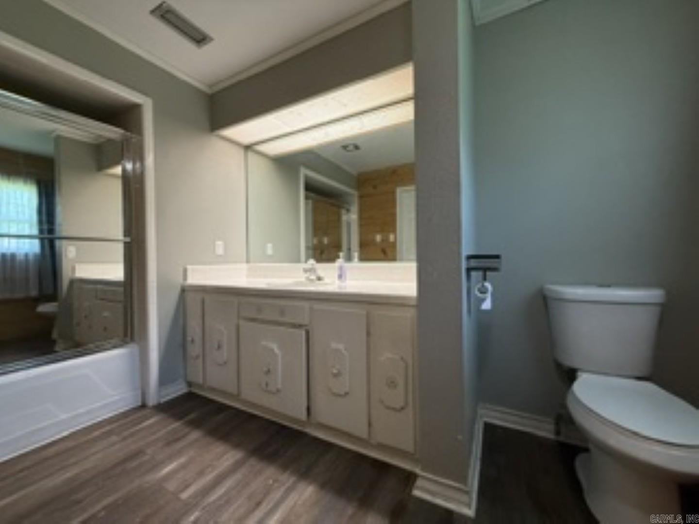 1240 Moses St Property Photo 14