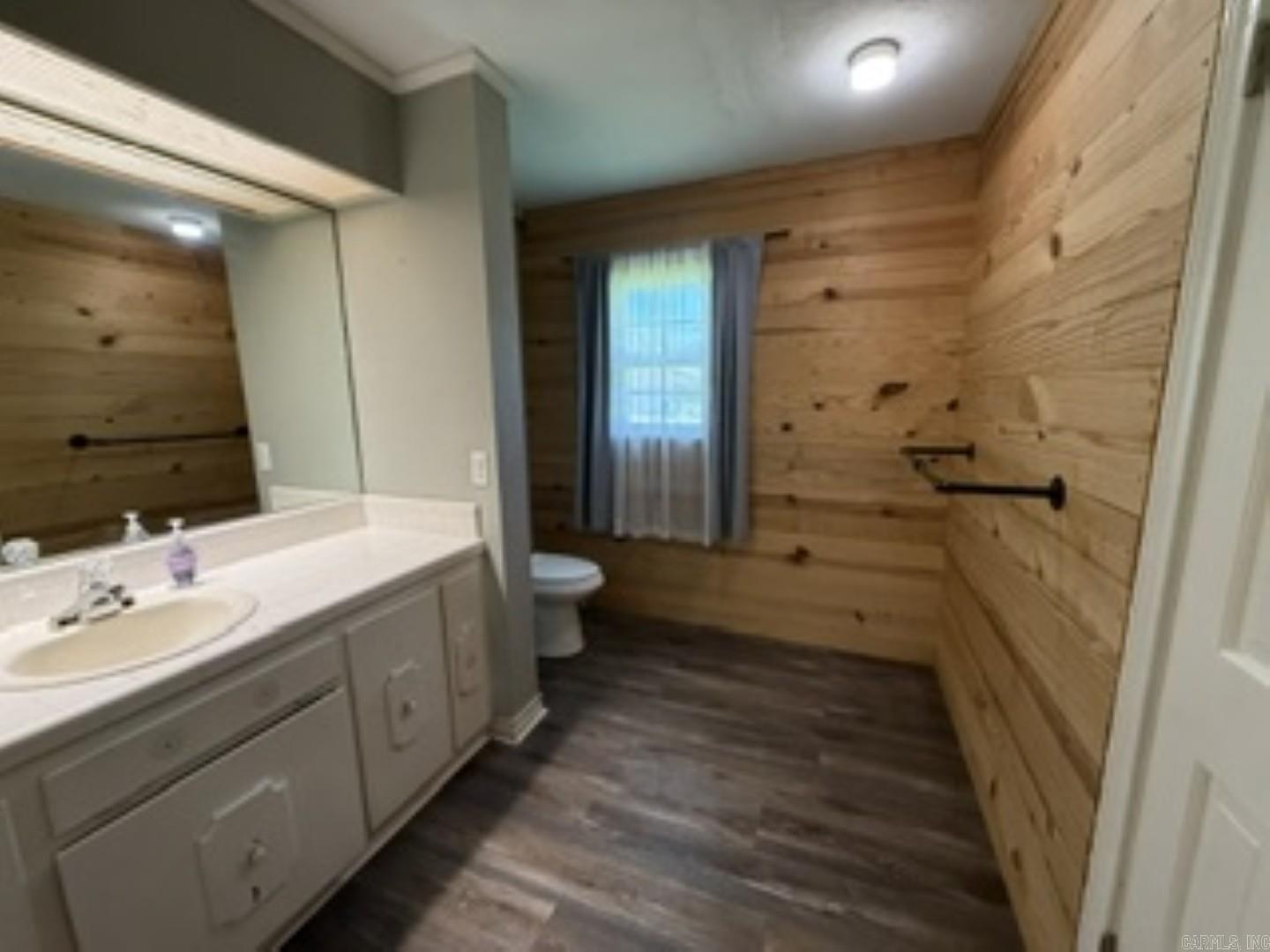 1240 Moses St Property Photo 15
