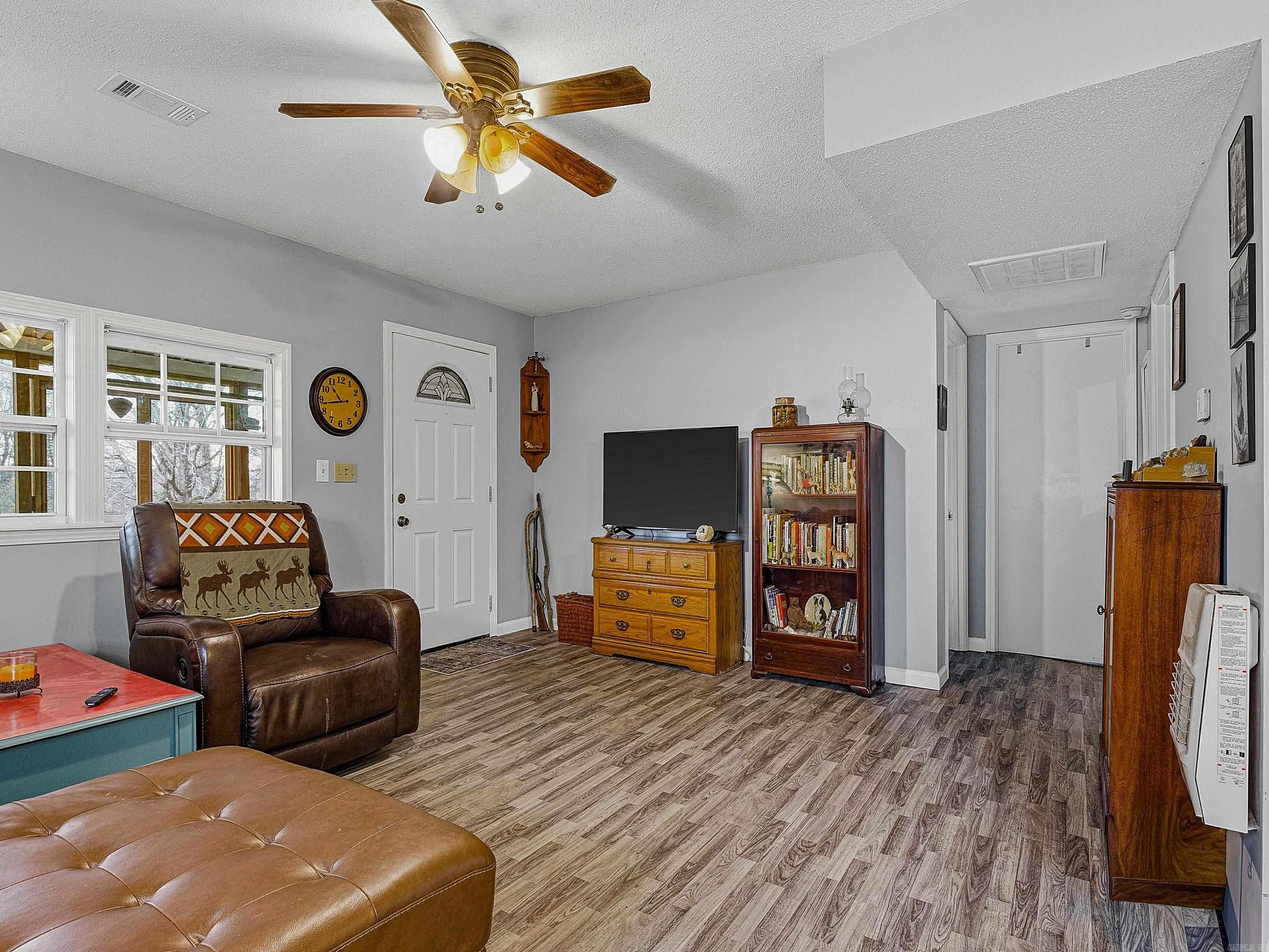 929 W River Road Property Photo 4