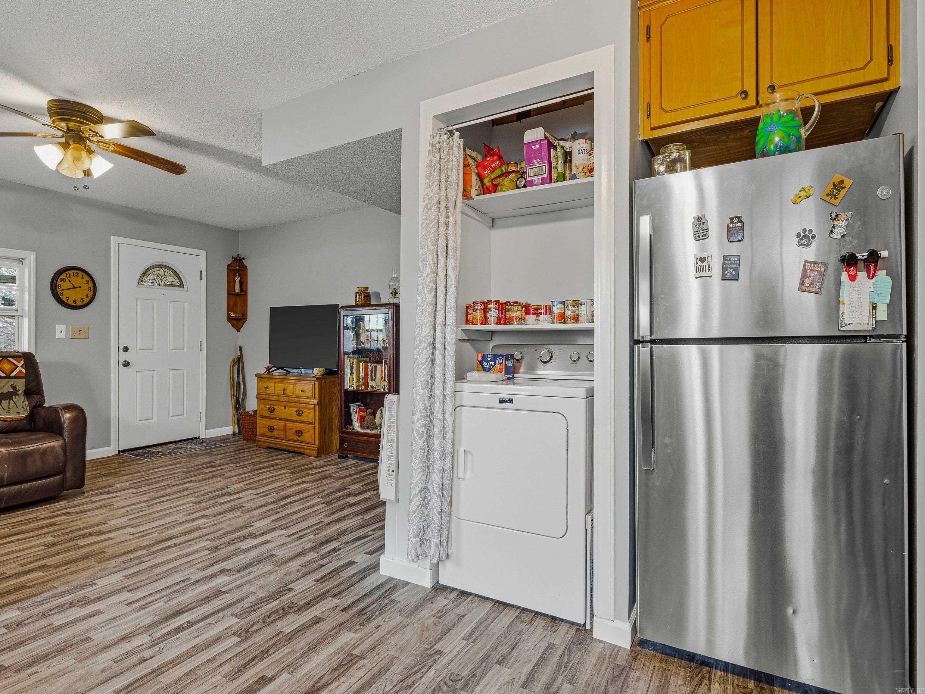 929 W River Road Property Photo 6