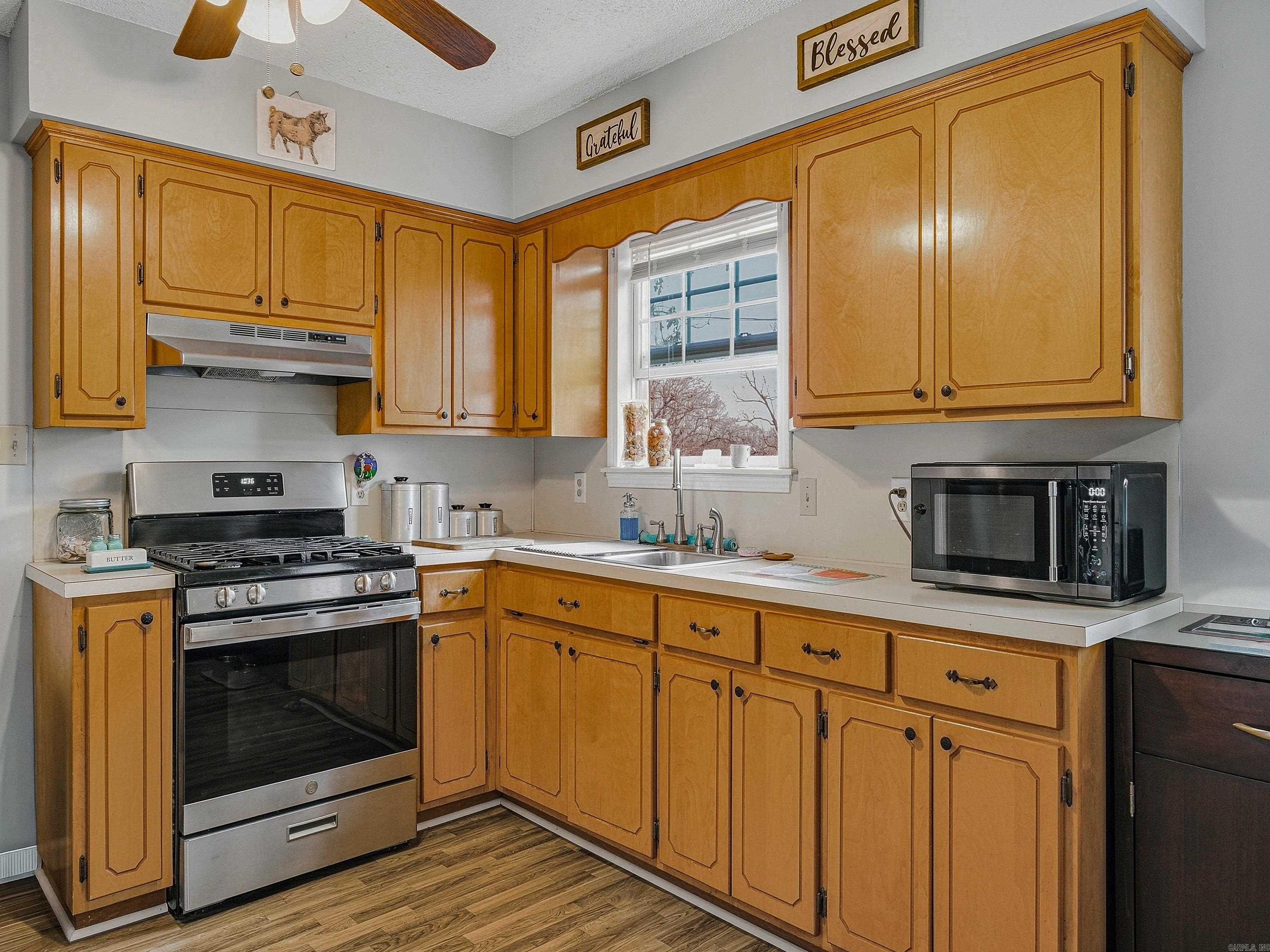 929 W River Road Property Photo 8