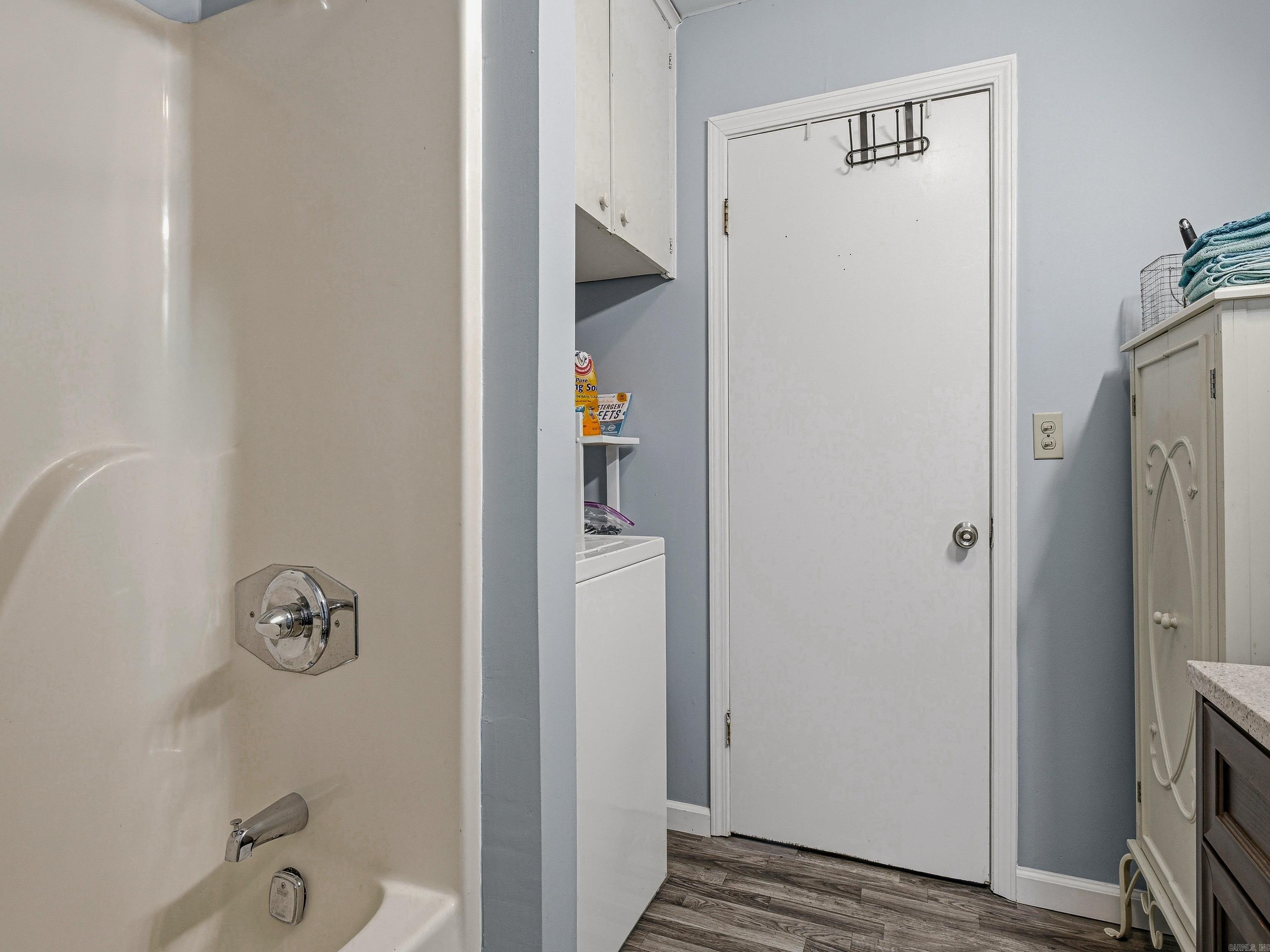 929 W River Road Property Photo 11