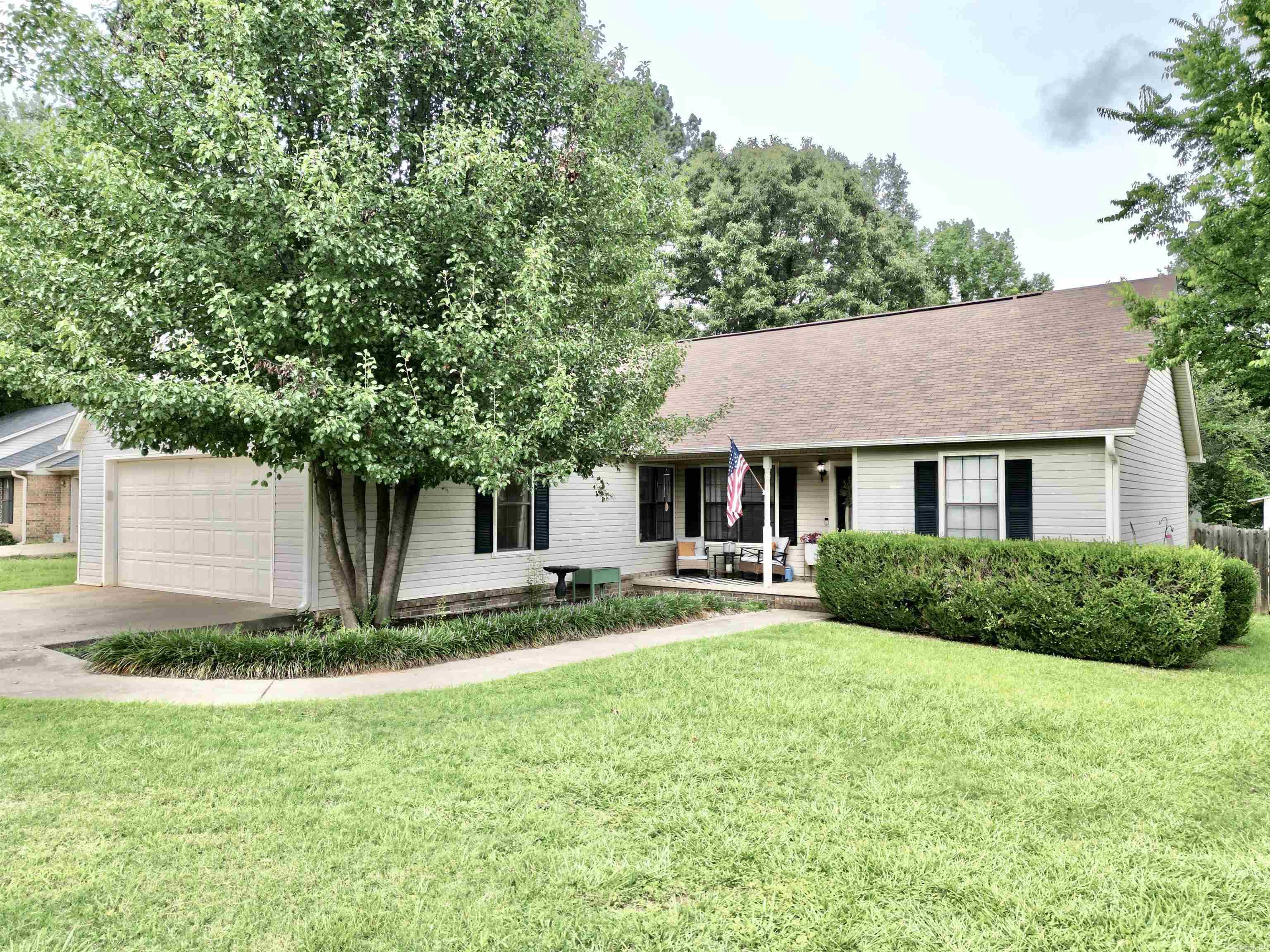 10 Valley Ct. Property Photo 1