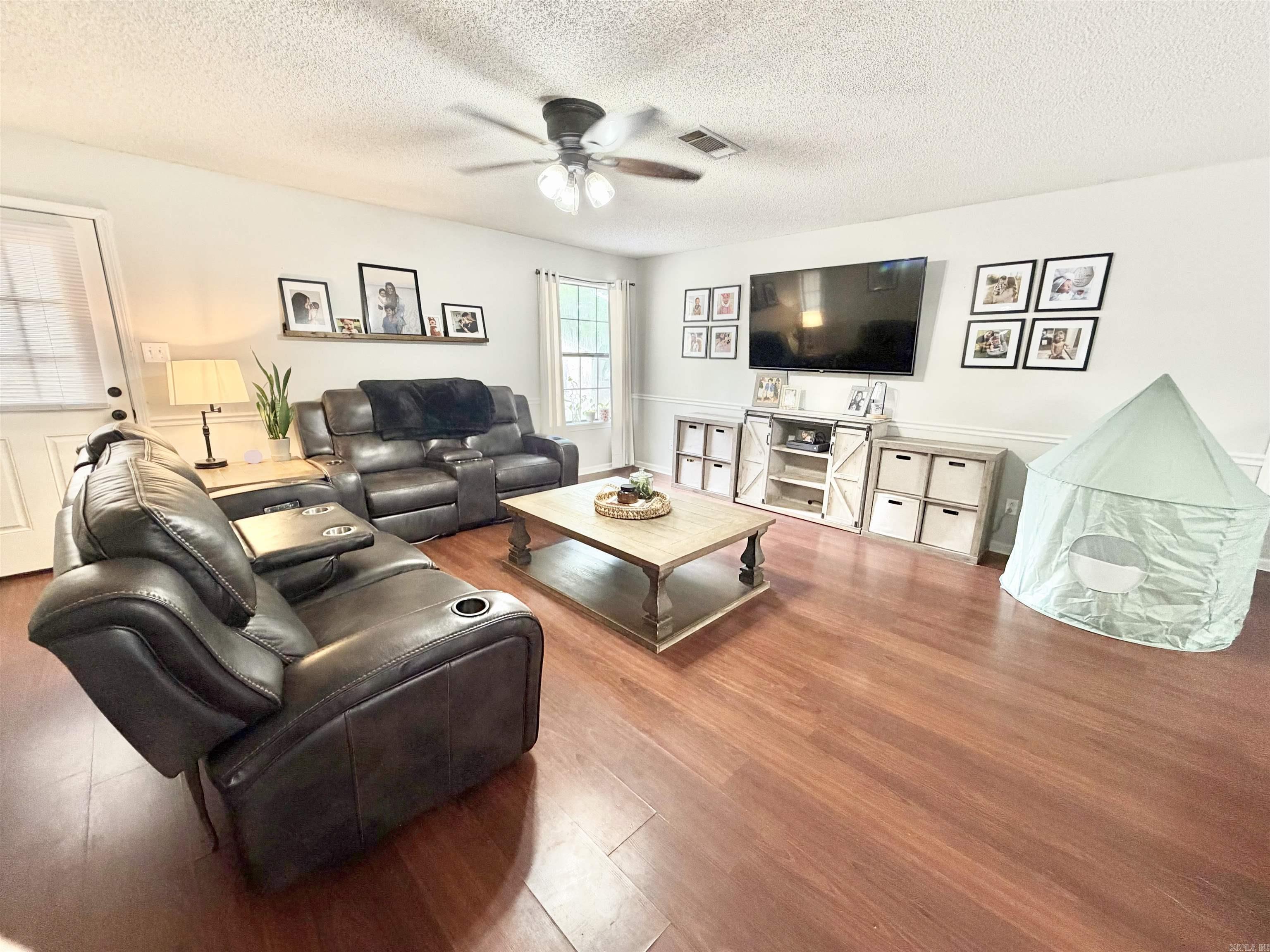 10 Valley Ct. Property Photo 3