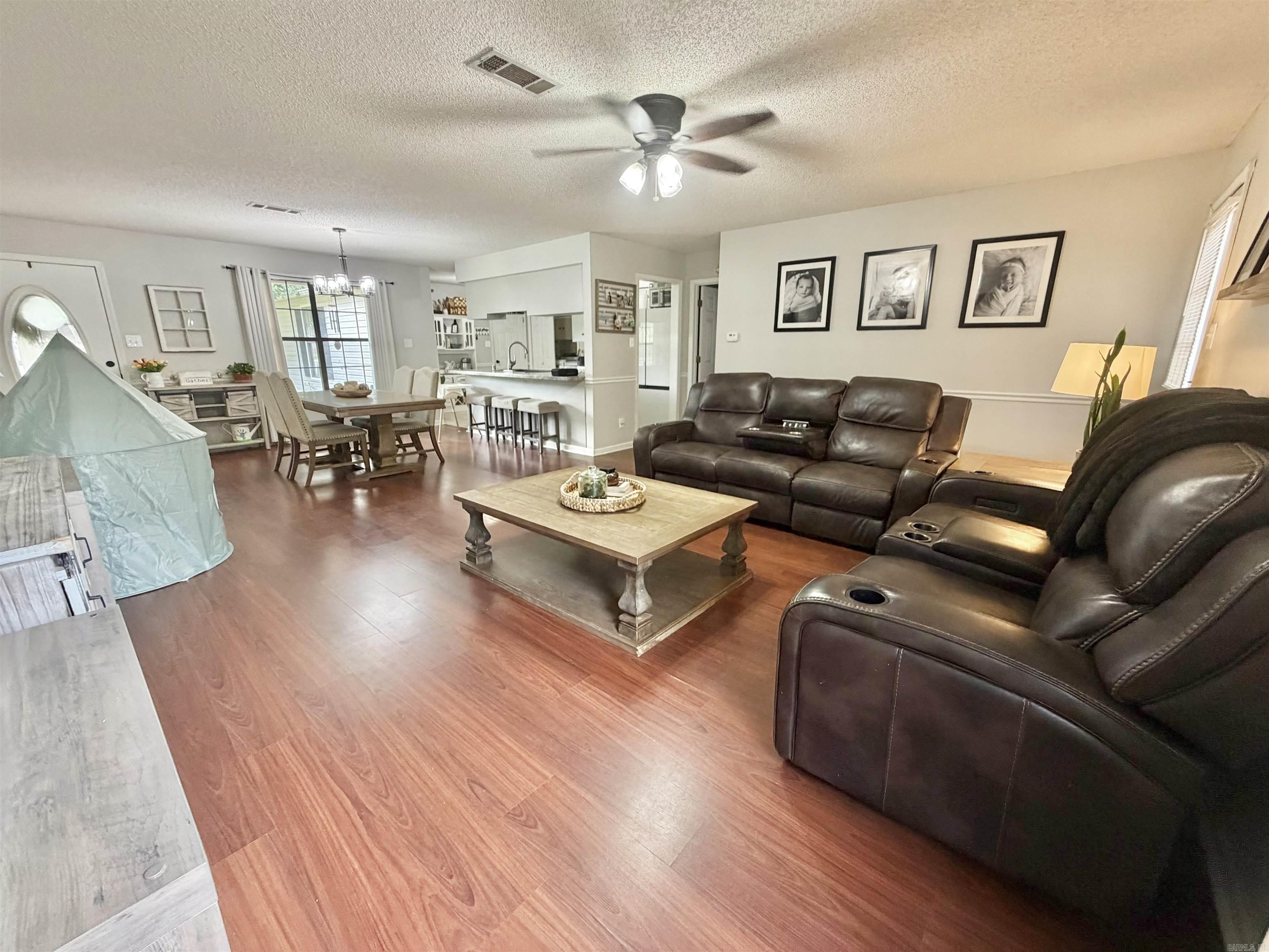 10 Valley Ct. Property Photo 4