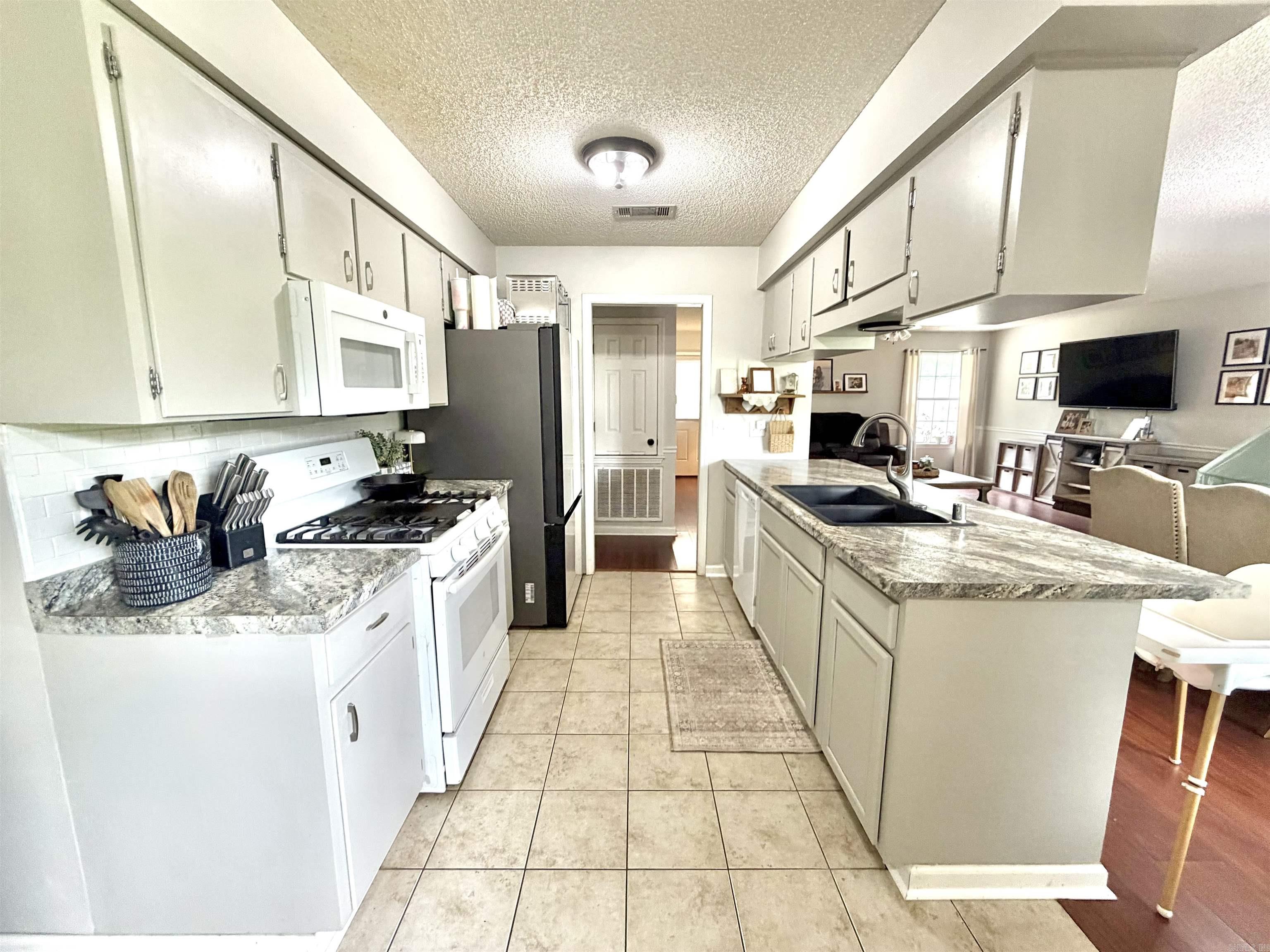 10 Valley Ct. Property Photo 7