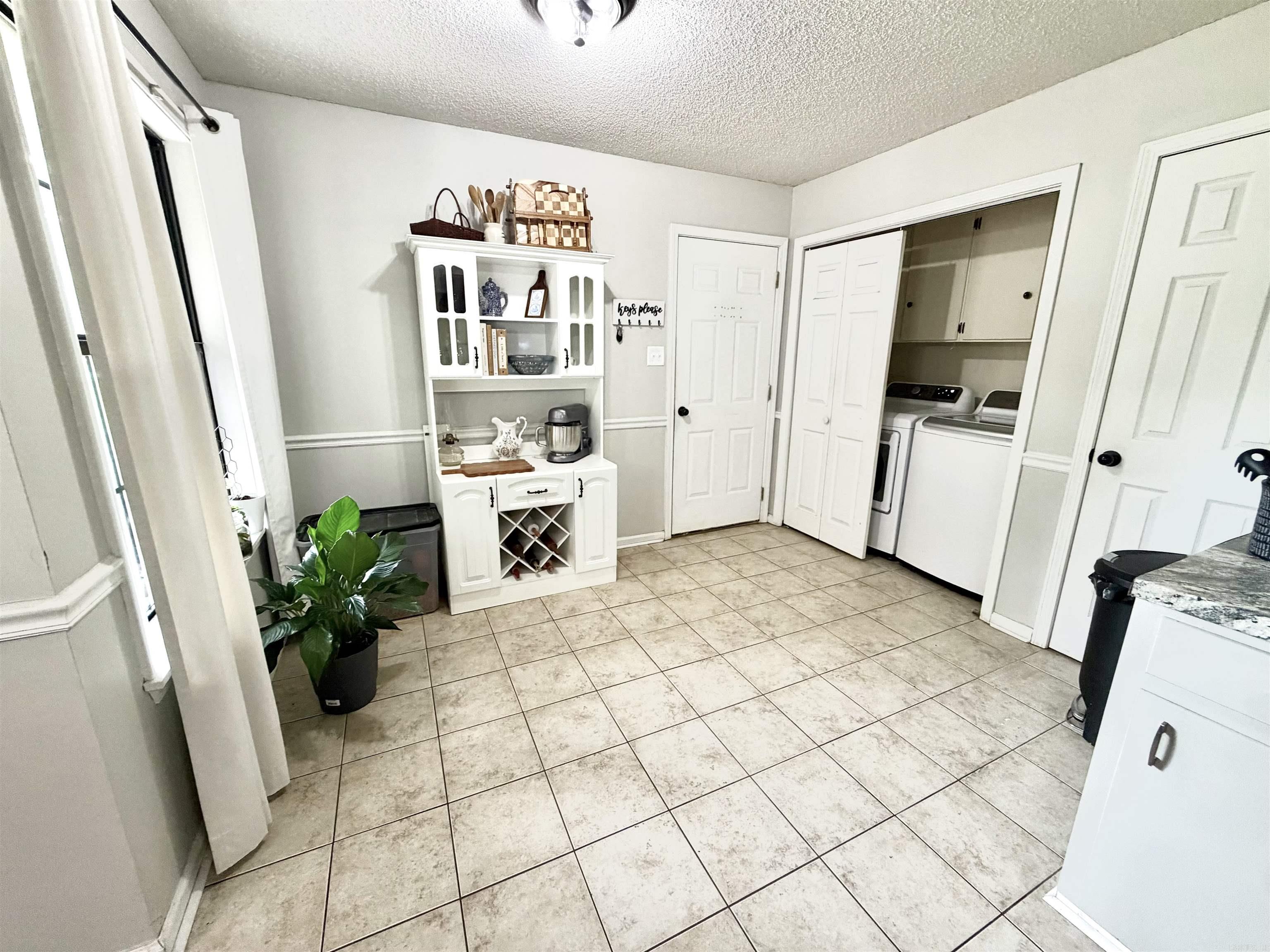 10 Valley Ct. Property Photo 8