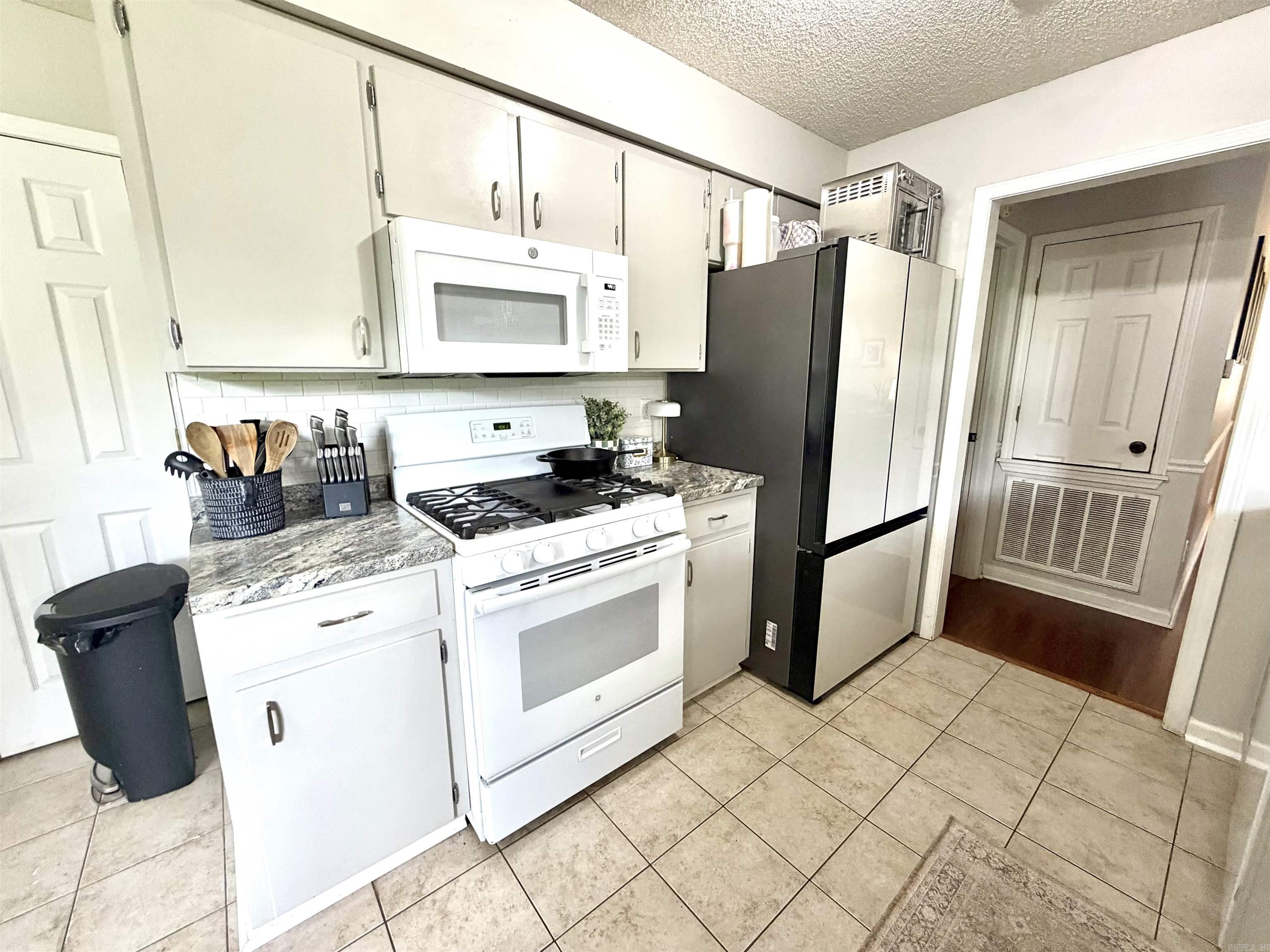 10 Valley Ct. Property Photo 9