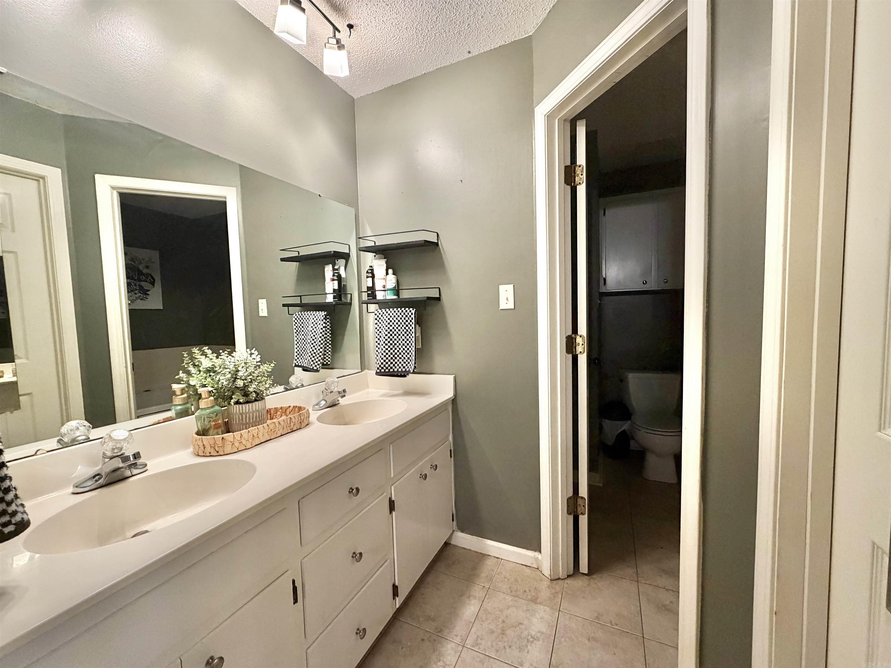 10 Valley Ct. Property Photo 11