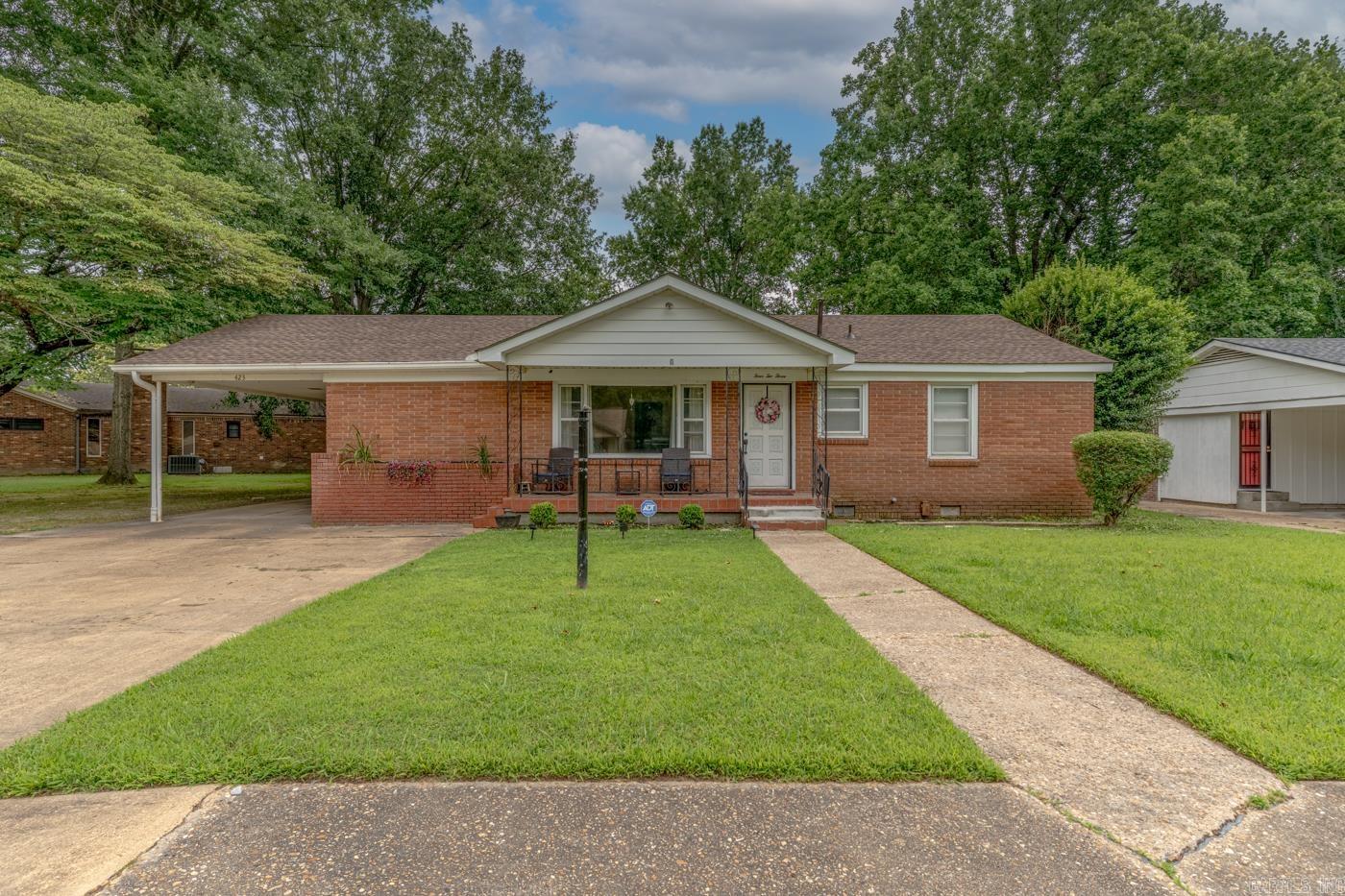423 Laughrun Drive Property Photo 1