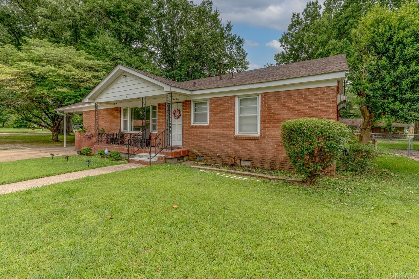 423 Laughrun Drive Property Photo 3