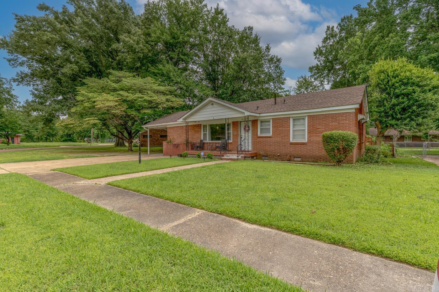 423 Laughrun Drive Property Photo 4