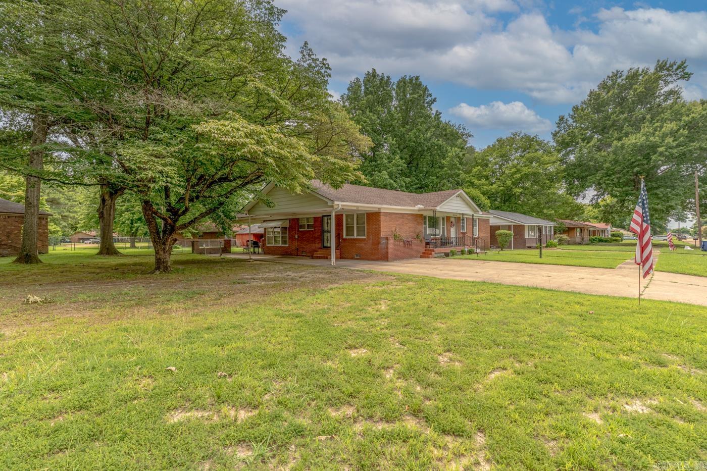 423 Laughrun Drive Property Photo 5