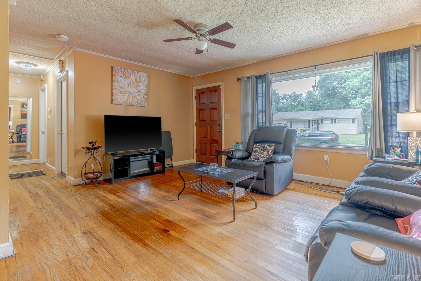 423 Laughrun Drive Property Photo 6