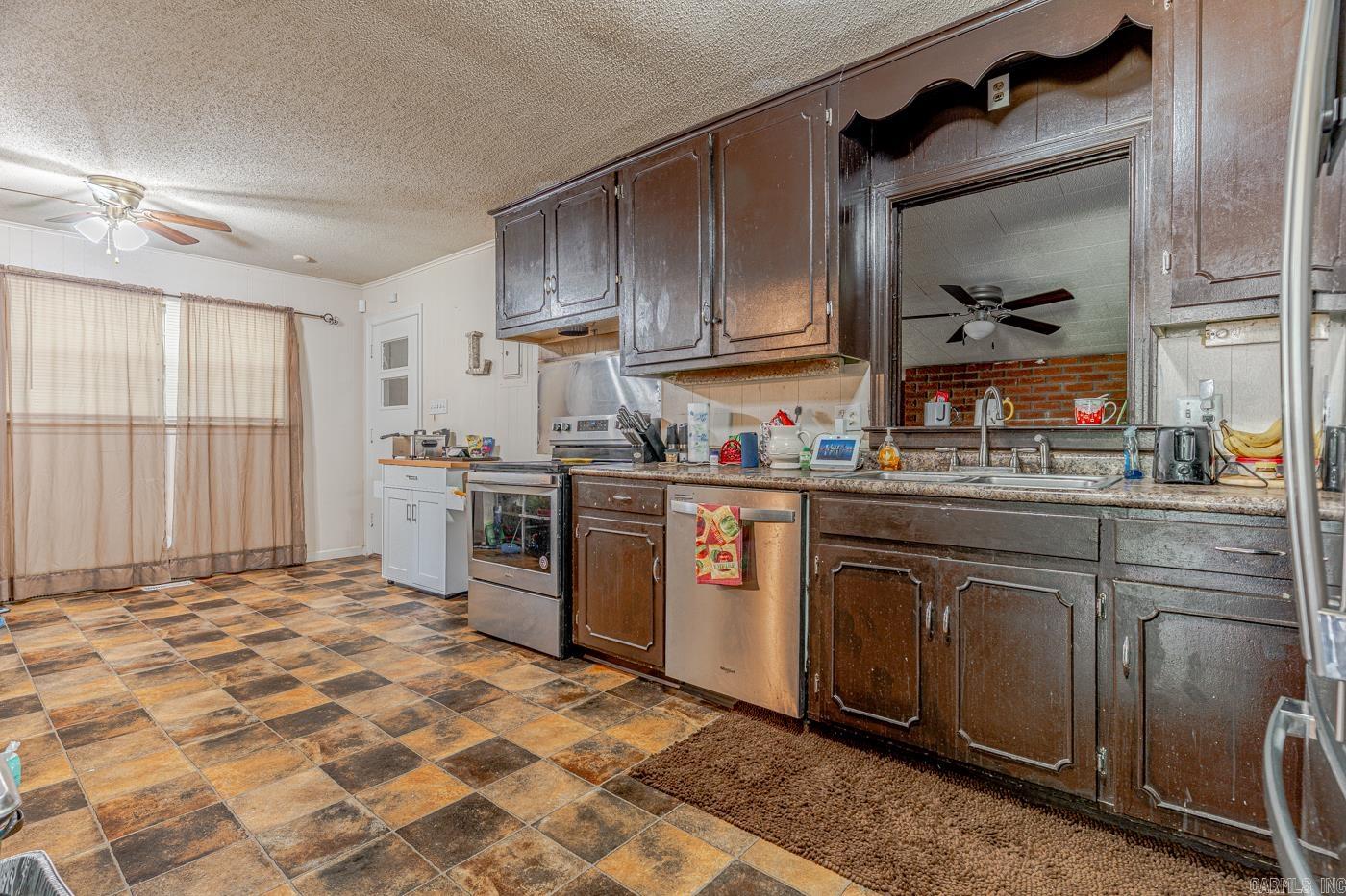 423 Laughrun Drive Property Photo 12