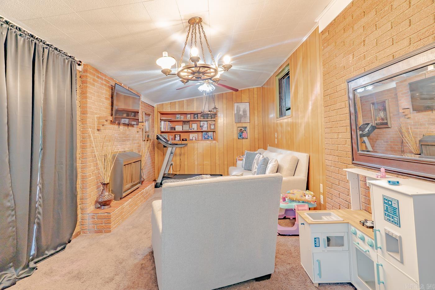 423 Laughrun Drive Property Photo 16