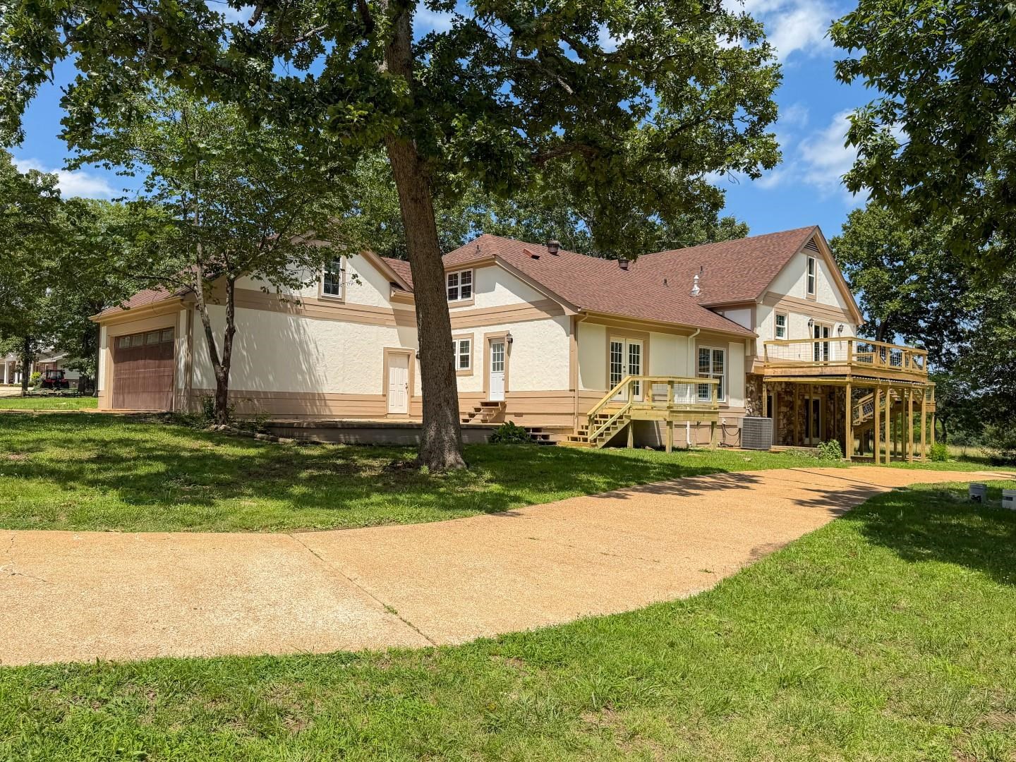 201 E Marshall Drive Property Photo 2
