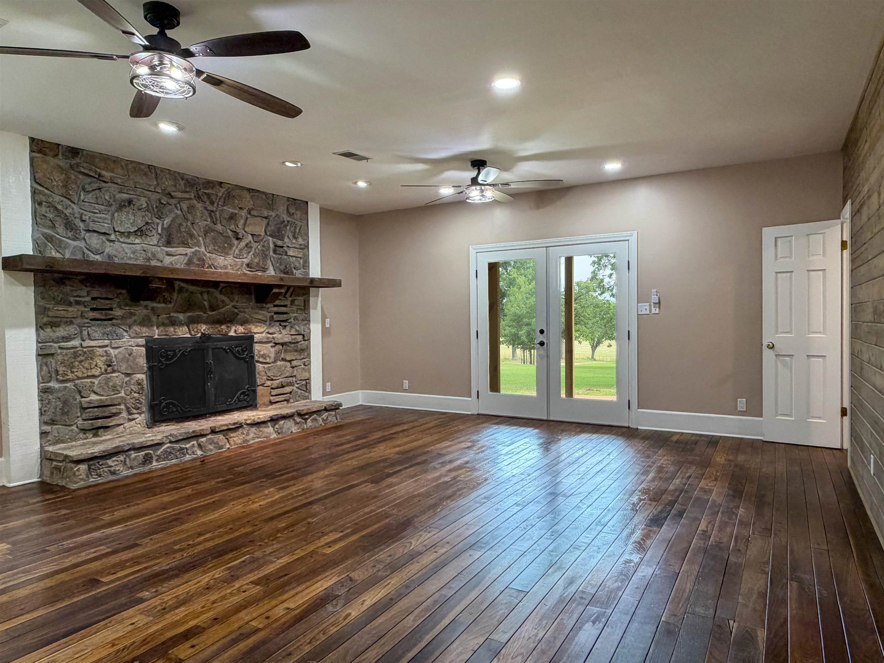 201 E Marshall Drive Property Photo 18