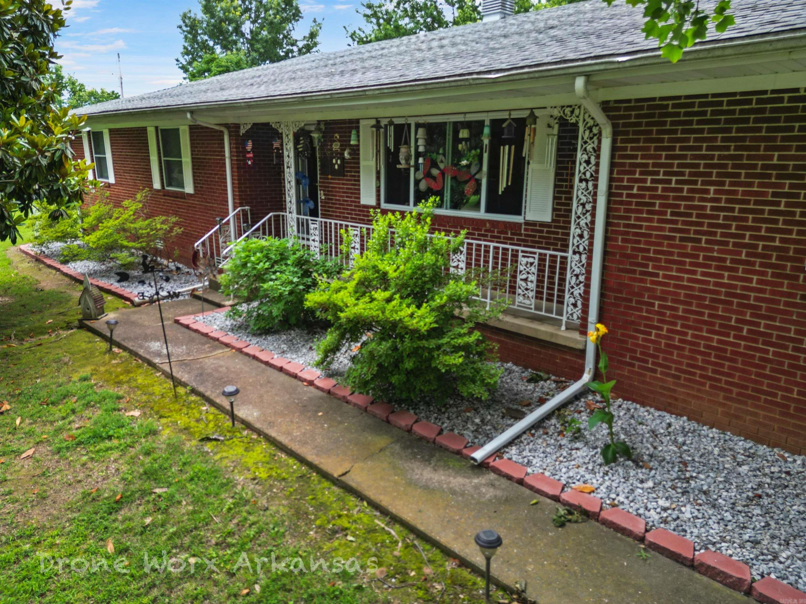213 Westwood Drive Property Photo 1