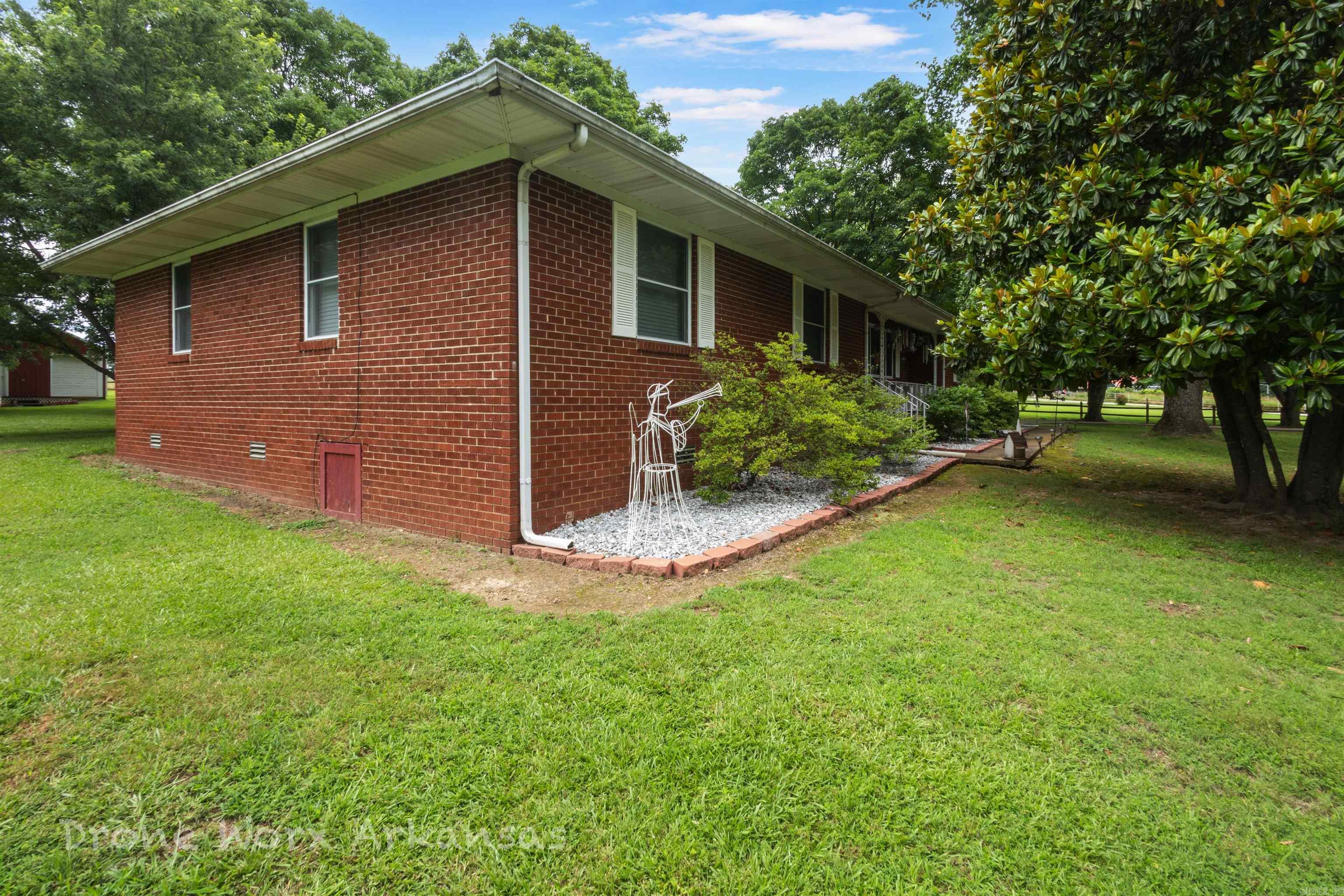213 Westwood Drive Property Photo 9