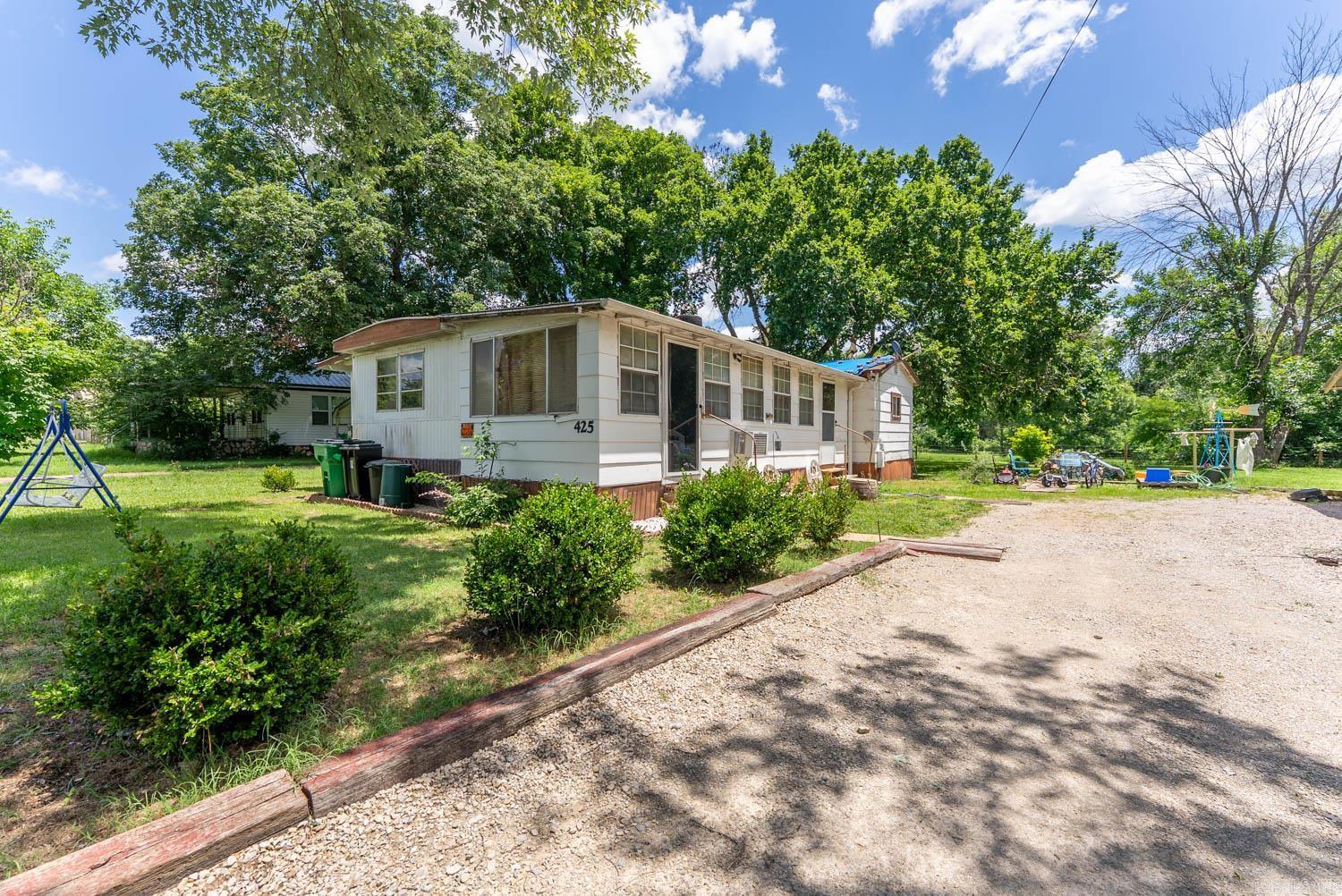 425 Monroe Street Property Photo 4