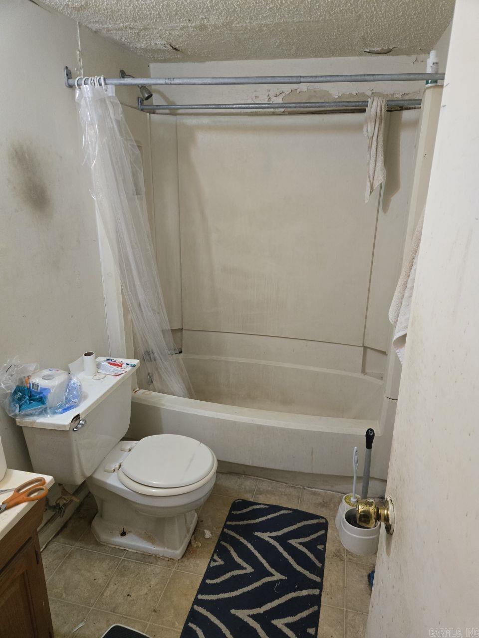 9121 Lew Drive Property Photo 5