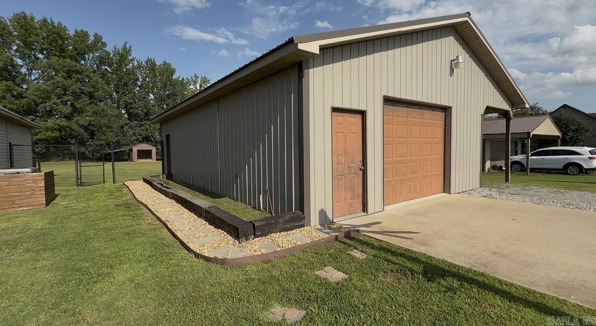 83 County Road 7629 Property Photo 4
