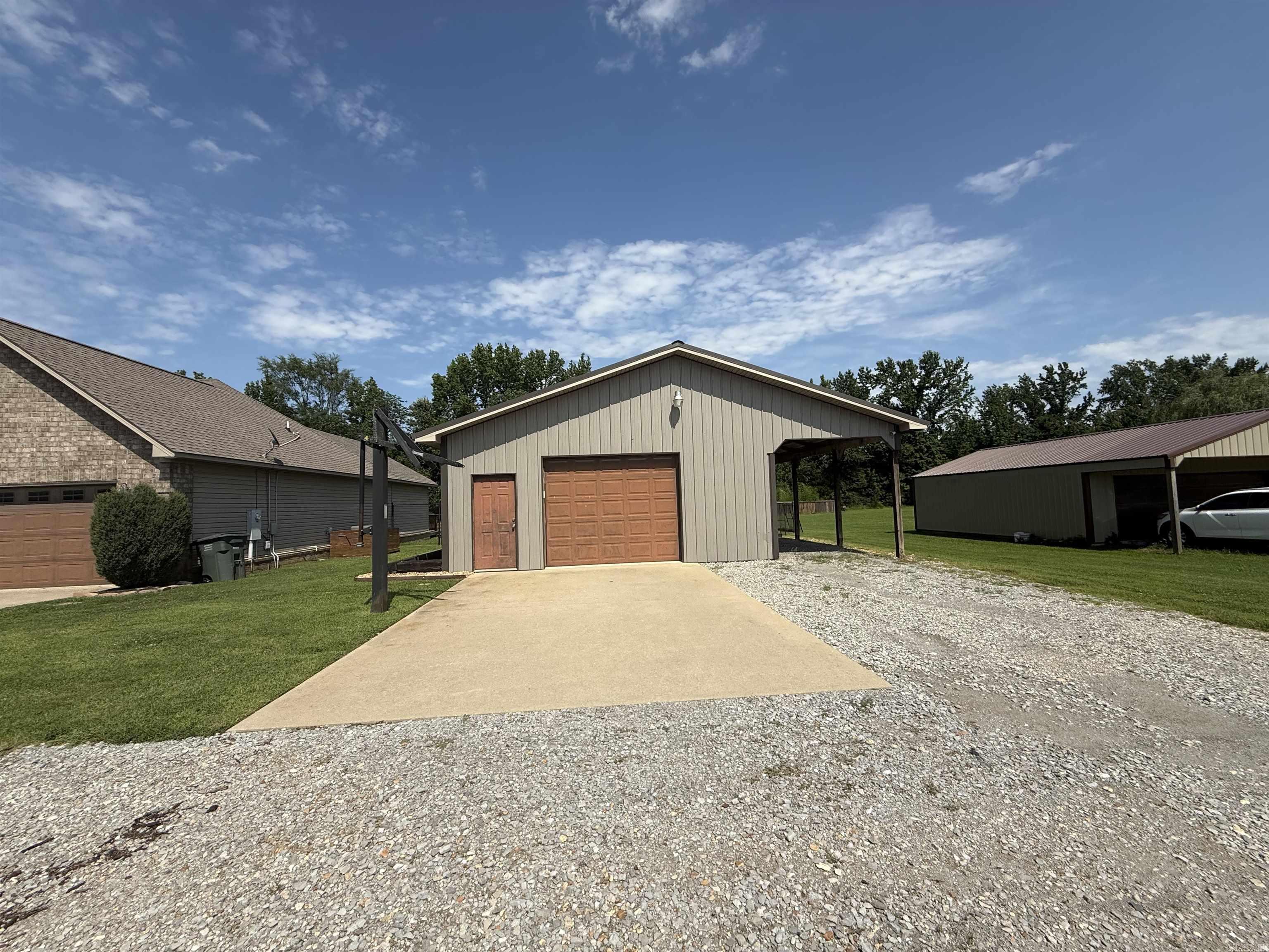 83 County Road 7629 Property Photo 5
