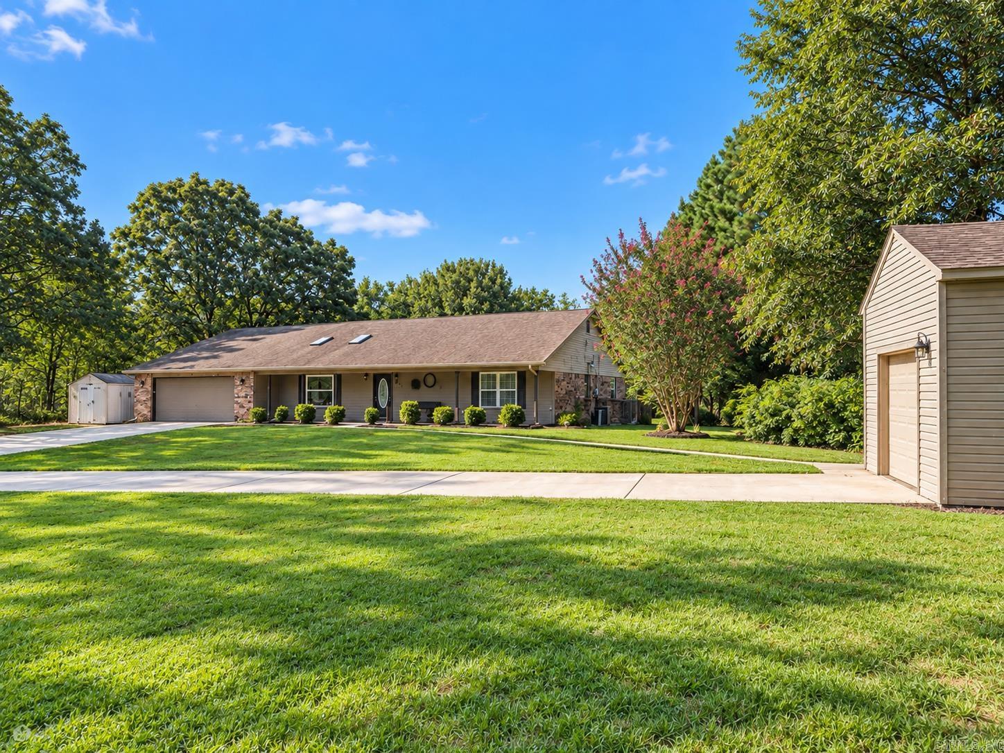 121 Rolling Meadows Lane Property Photo 4
