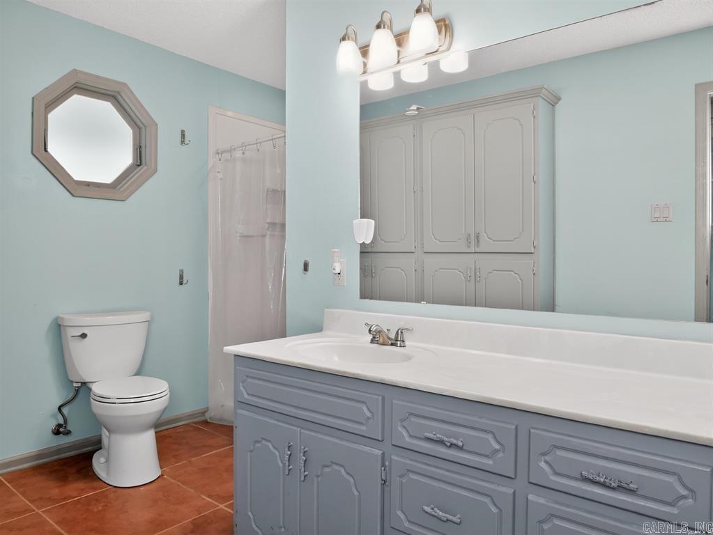 121 Rolling Meadows Lane Property Photo 12