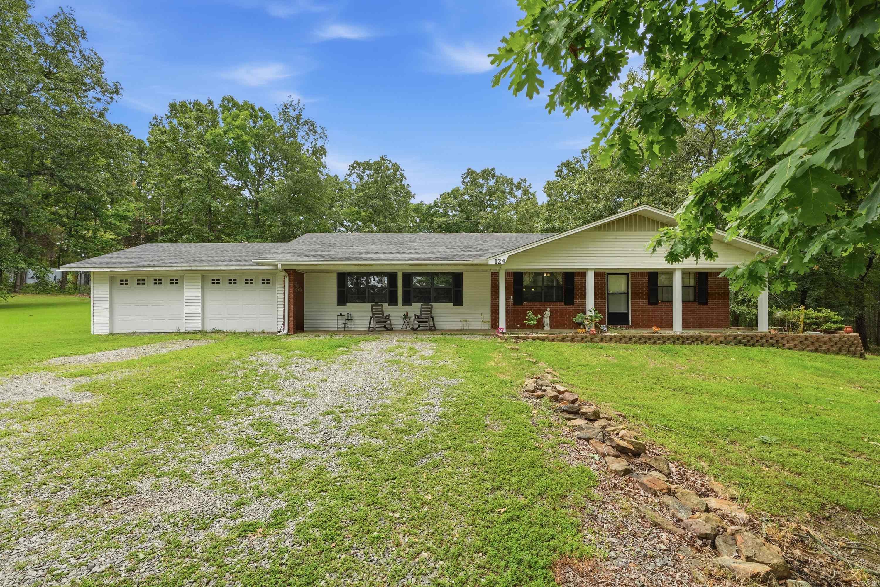 124 E Pin Oak Drive Property Photo 1