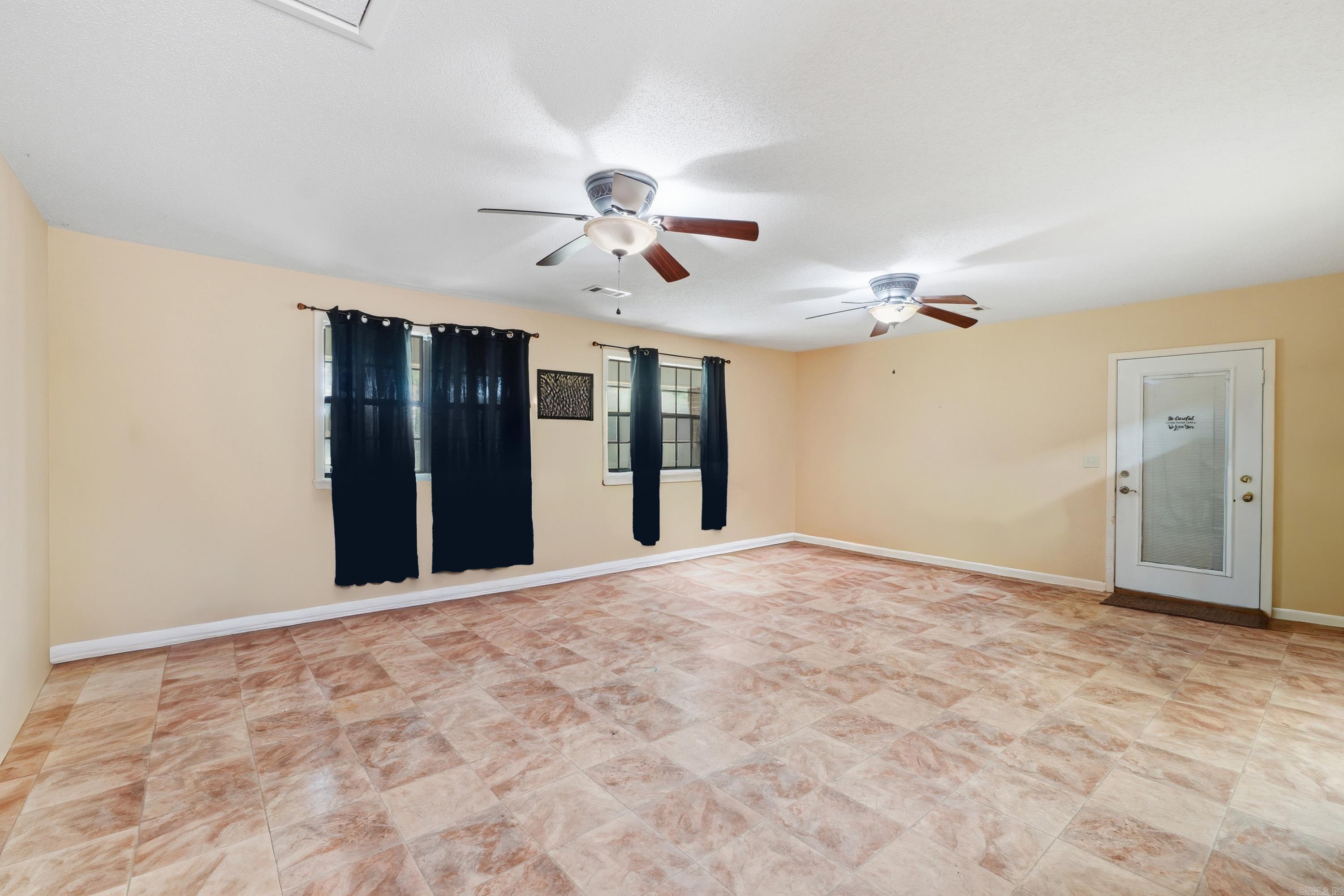 124 E Pin Oak Drive Property Photo 10