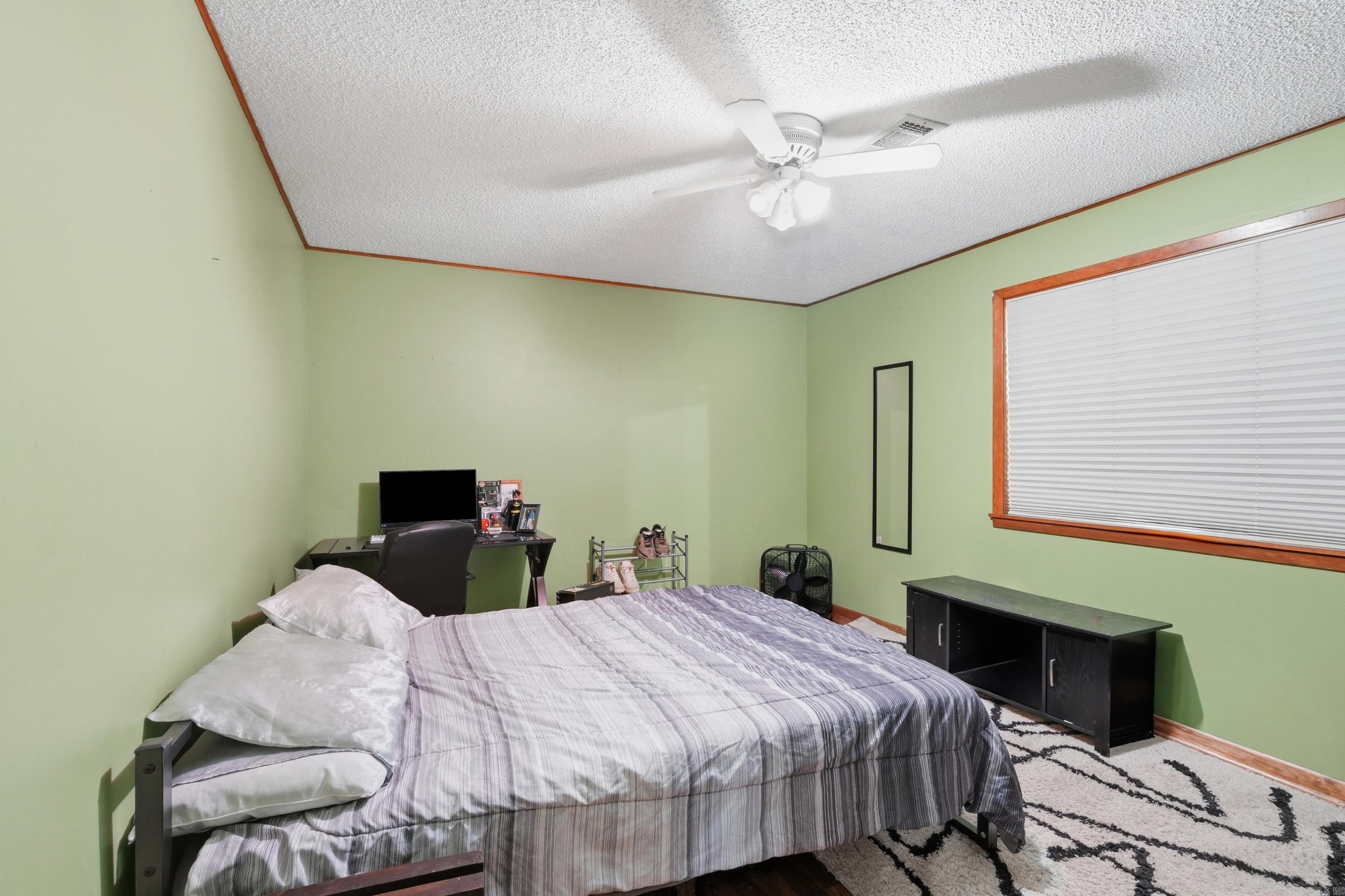 124 E Pin Oak Drive Property Photo 13