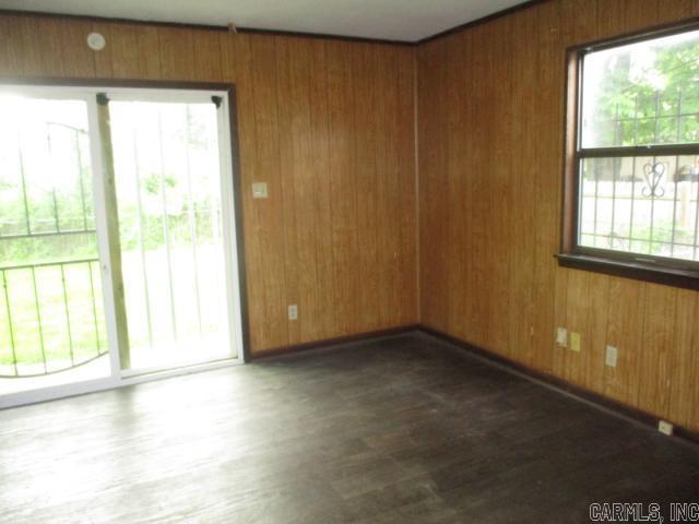 2111 Whyte Dr Property Photo 3