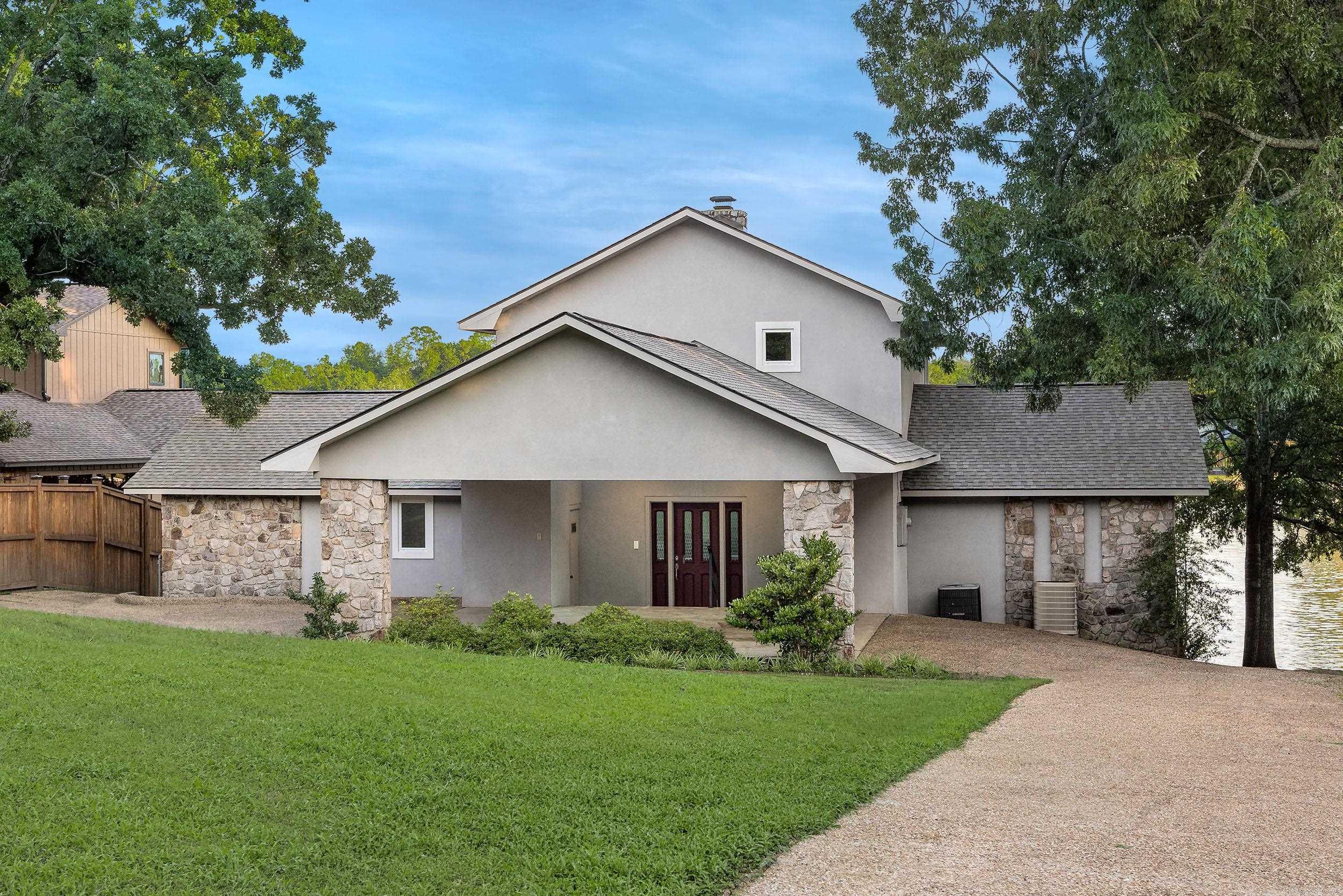 104 Stately Point Property Photo 1