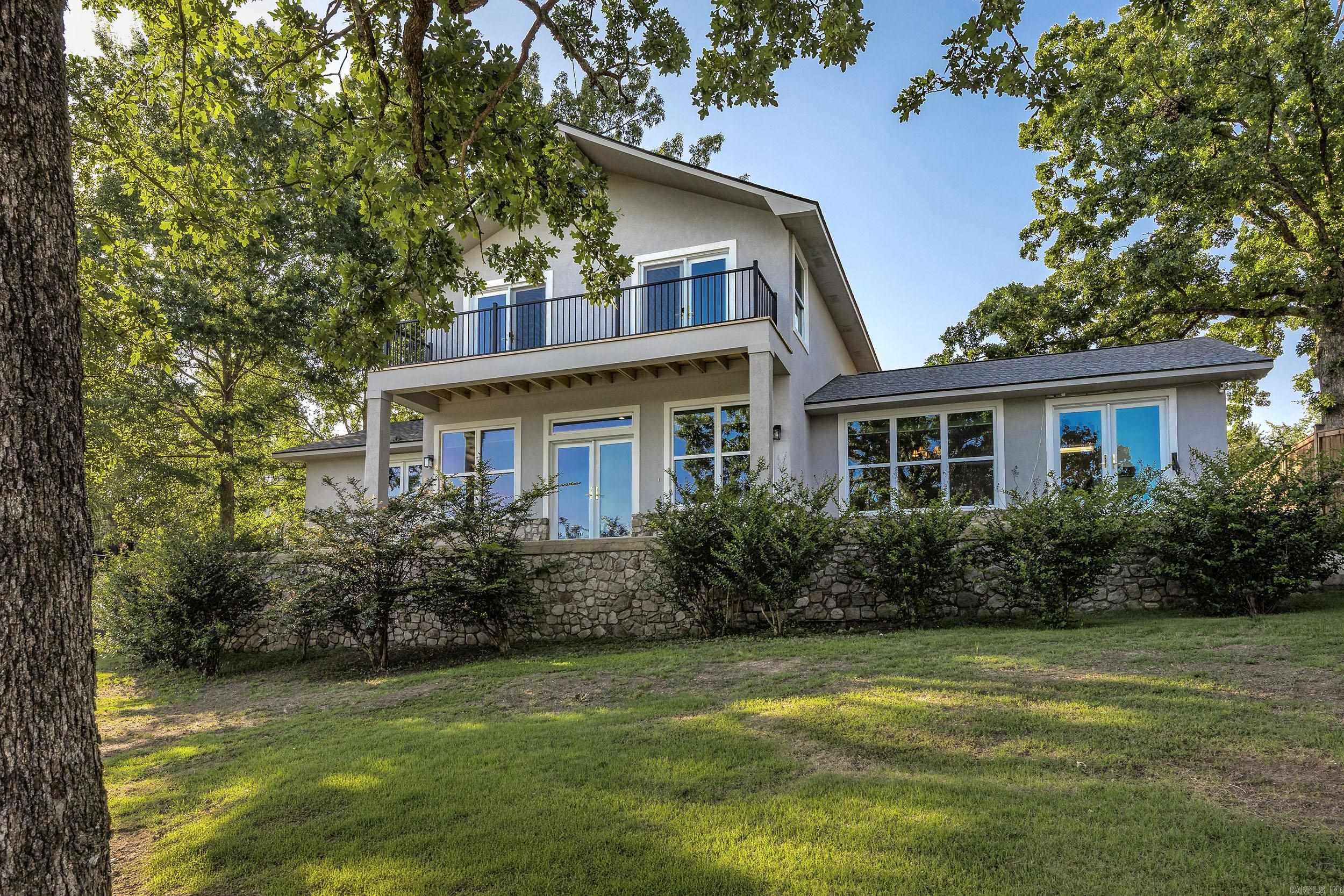 104 Stately Point Property Photo 2