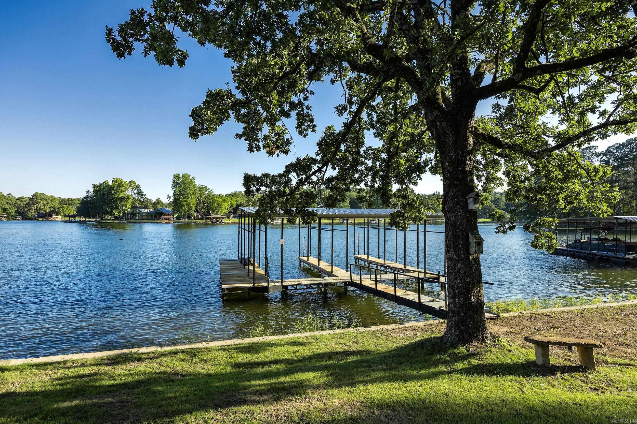104 Stately Point Property Photo 3