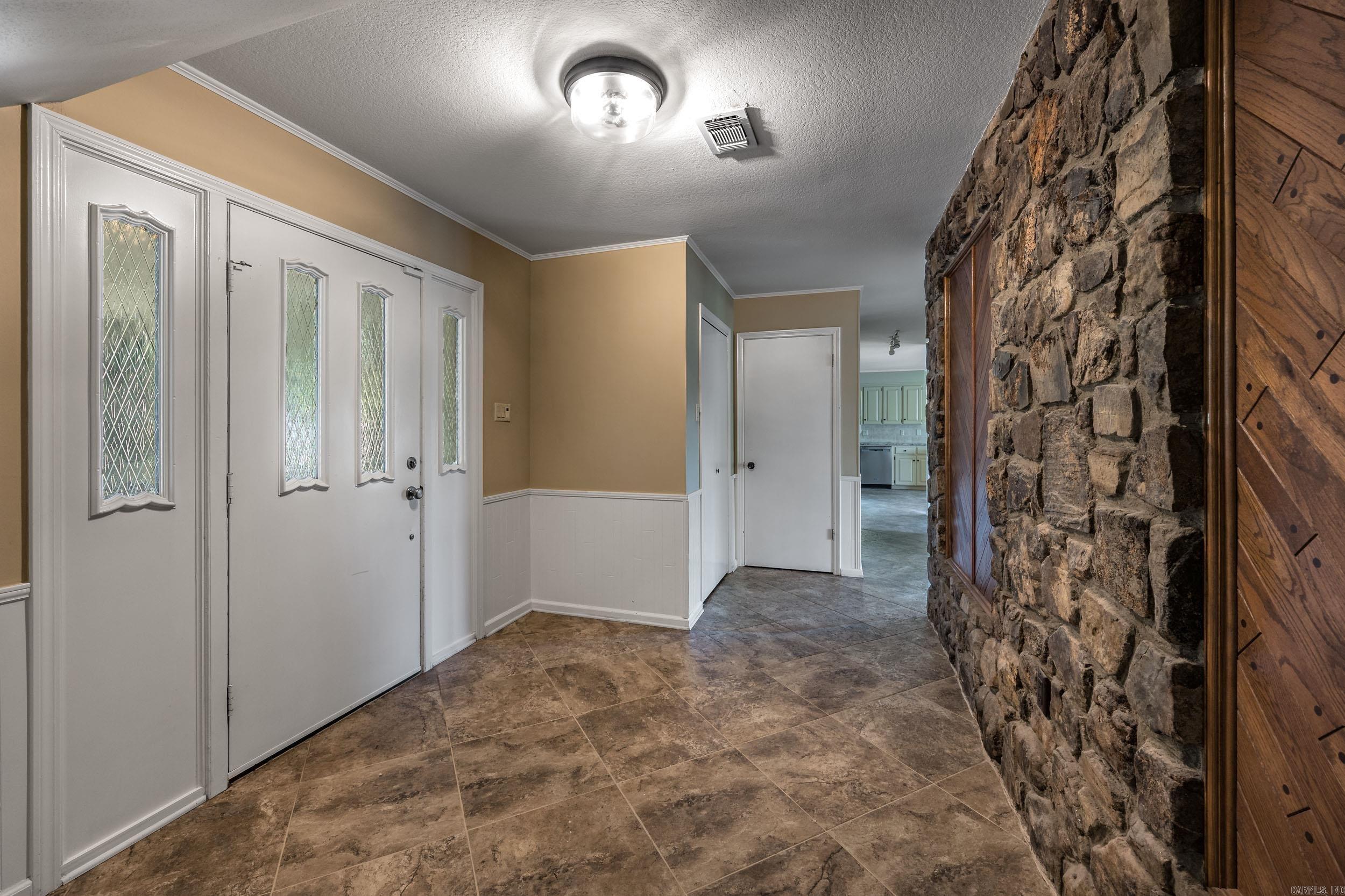 104 Stately Point Property Photo 6