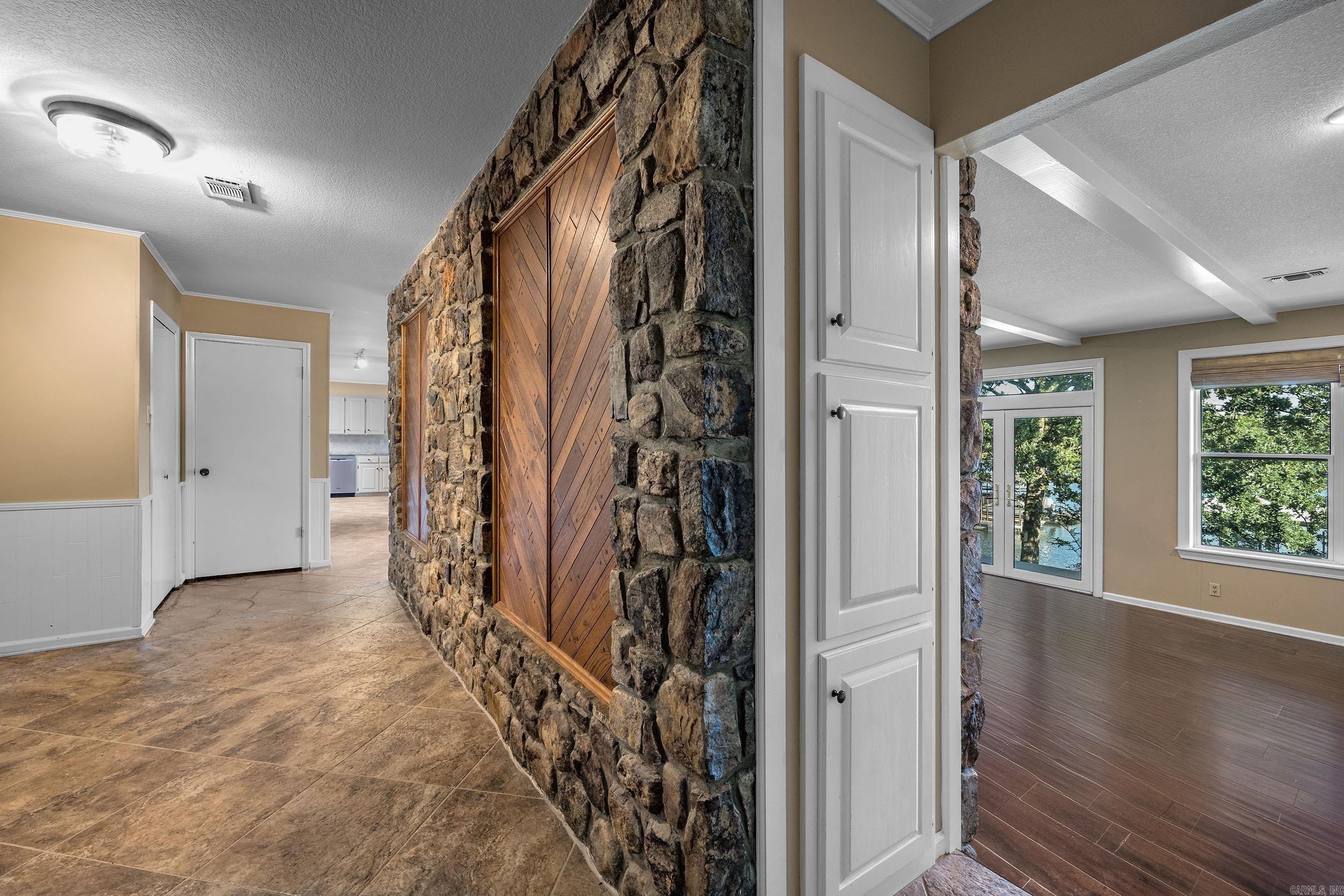 104 Stately Point Property Photo 7