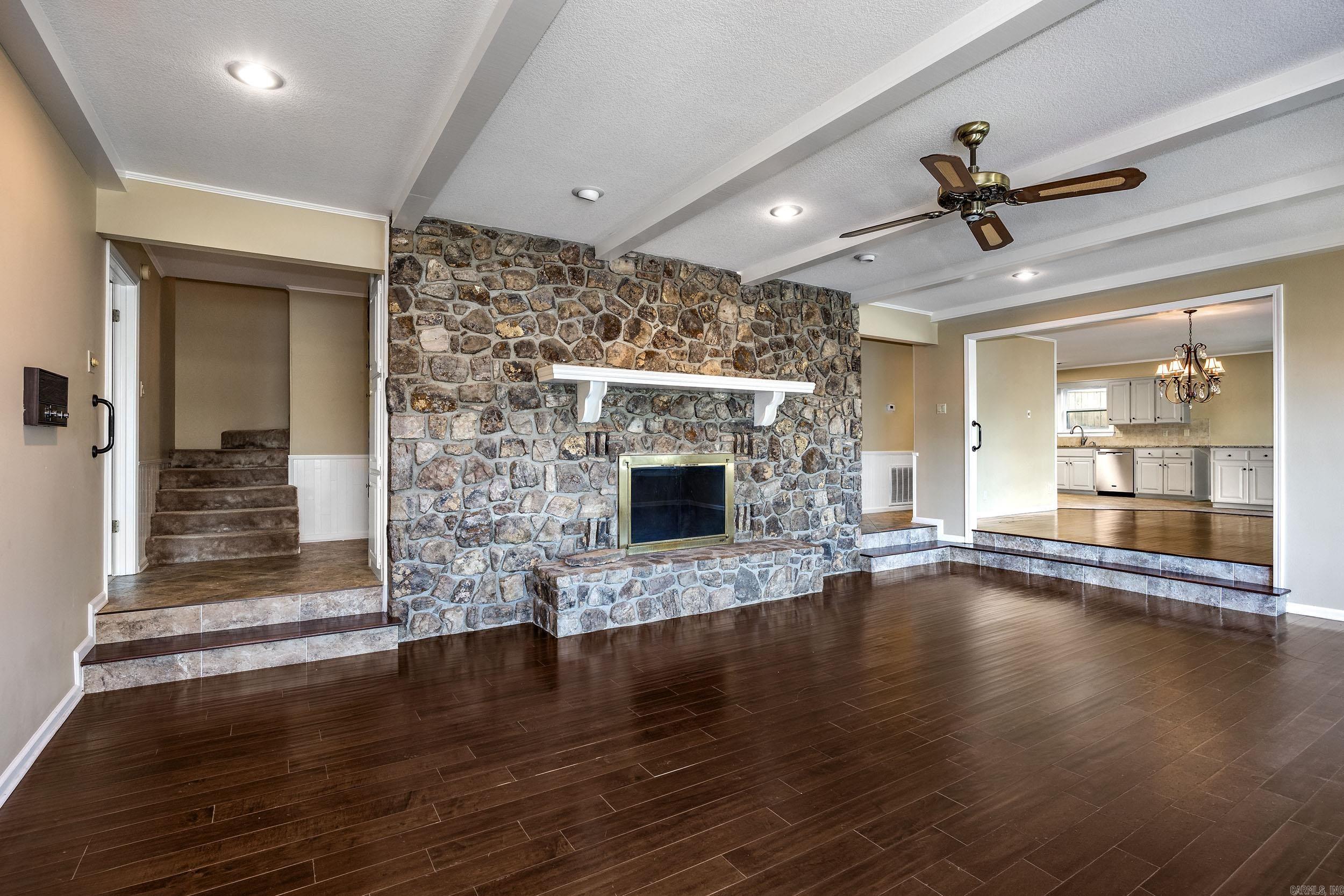 104 Stately Point Property Photo 9